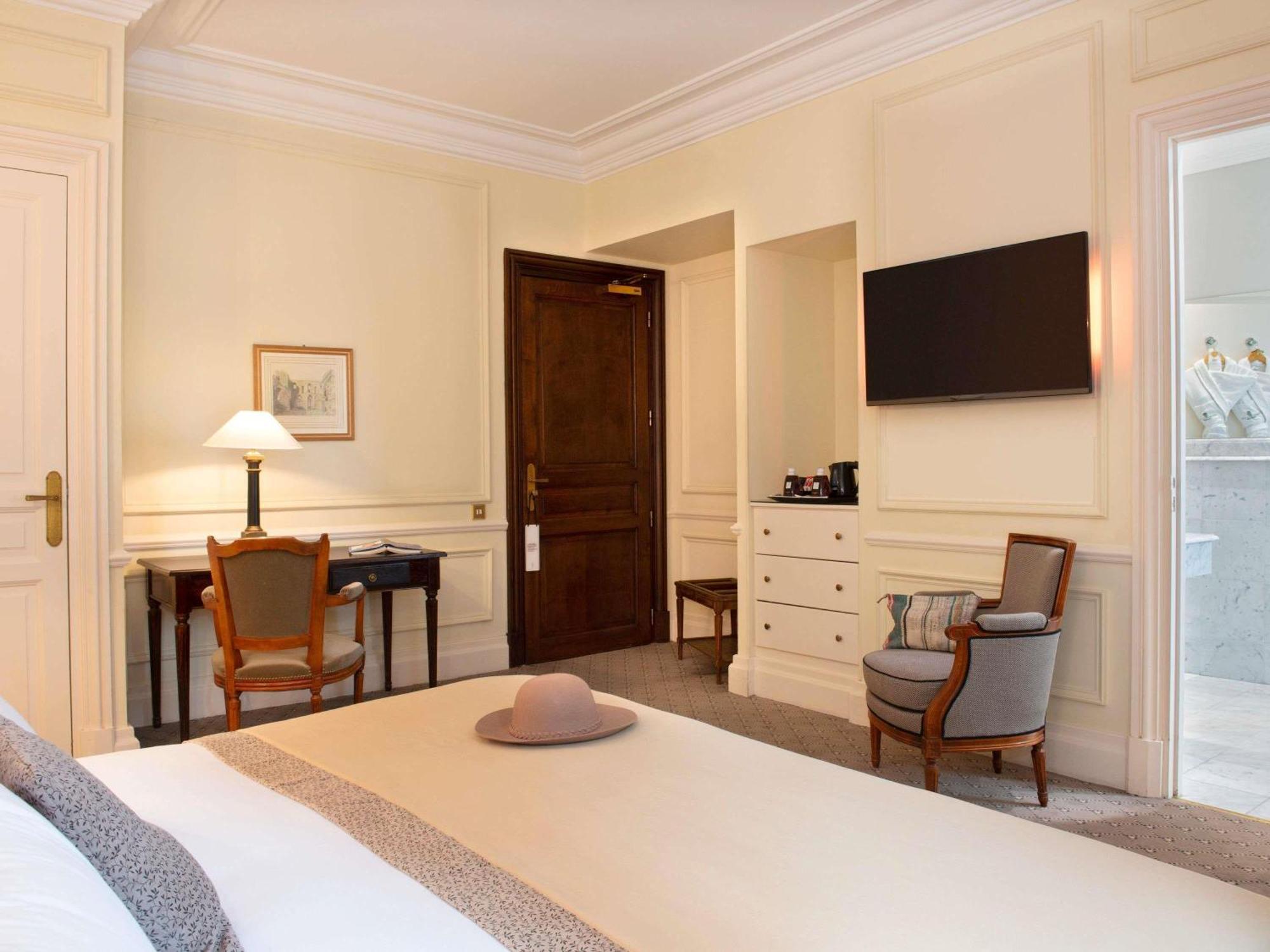 Classic King Room Street View
