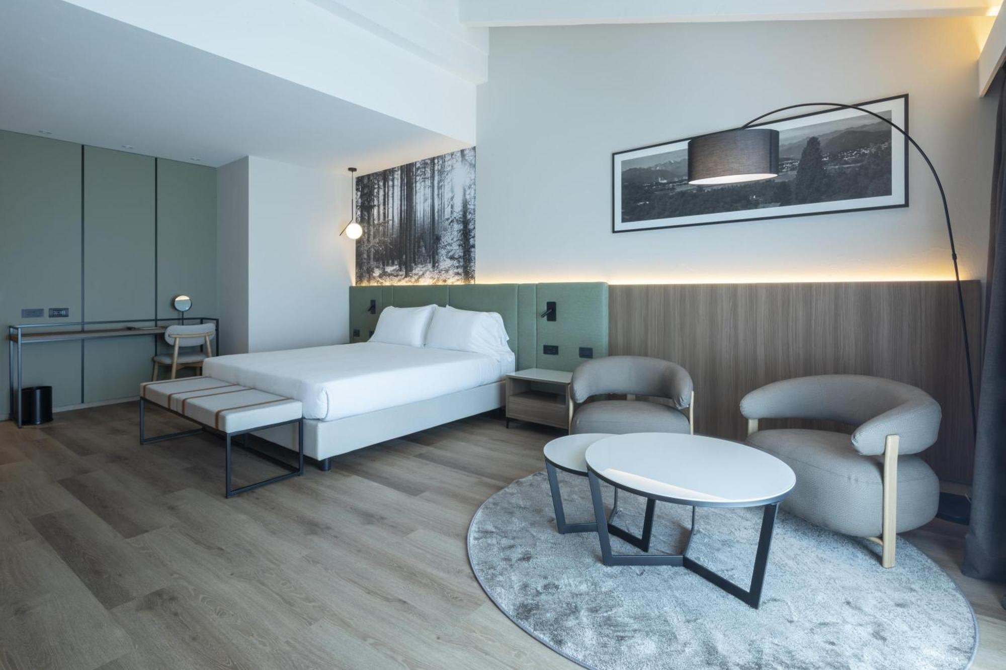 Junior Queen Suite Sofa Bed Balcony Spa Access