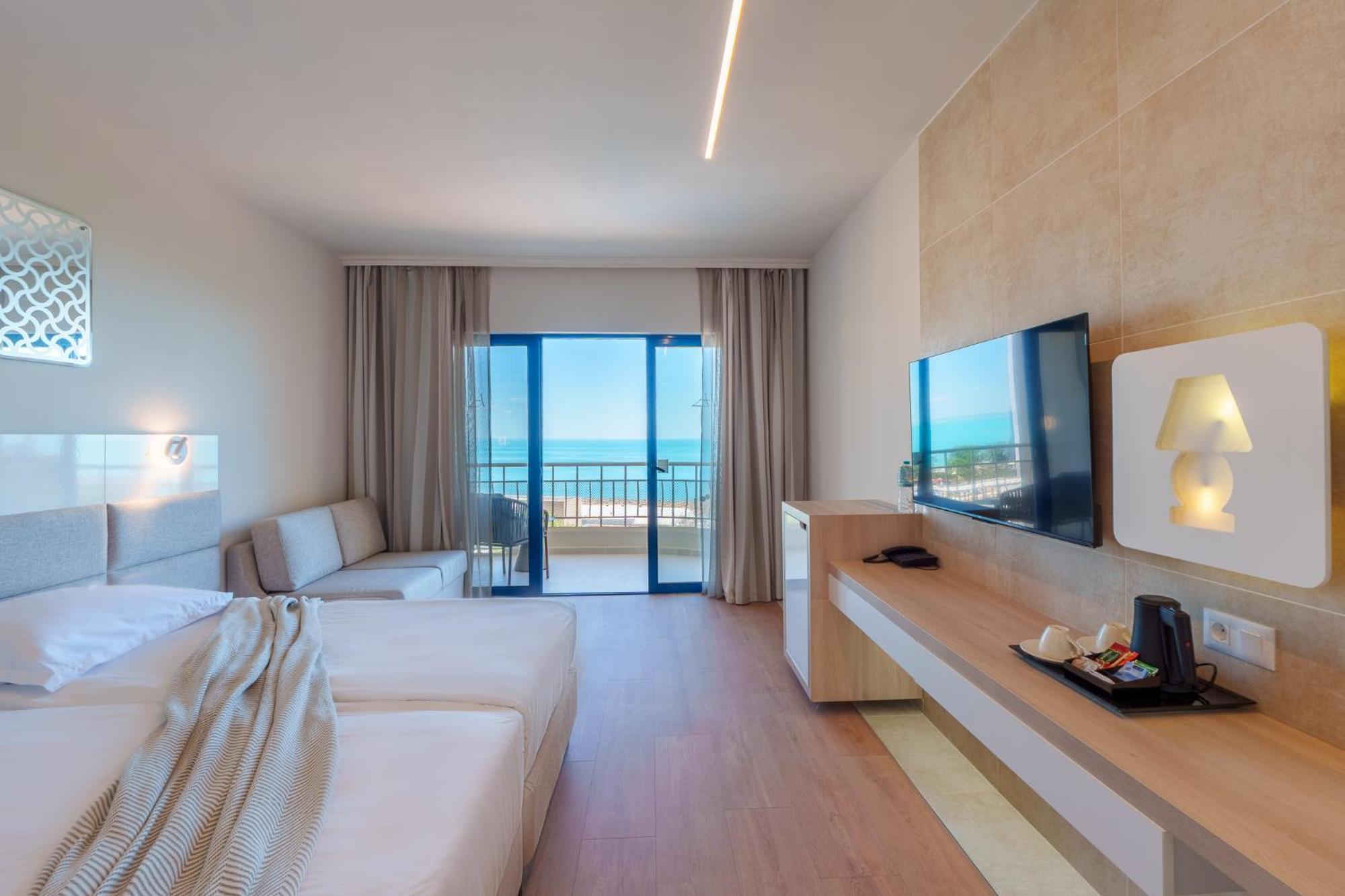 Deluxe Double or Twin Room Sea View,1770841045:JPEG
