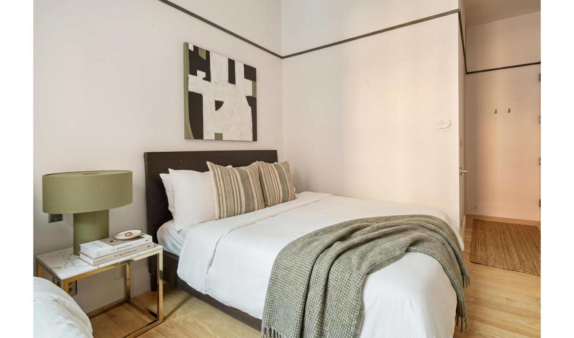 Guest Room 1 Queen Bed Non-Smoking