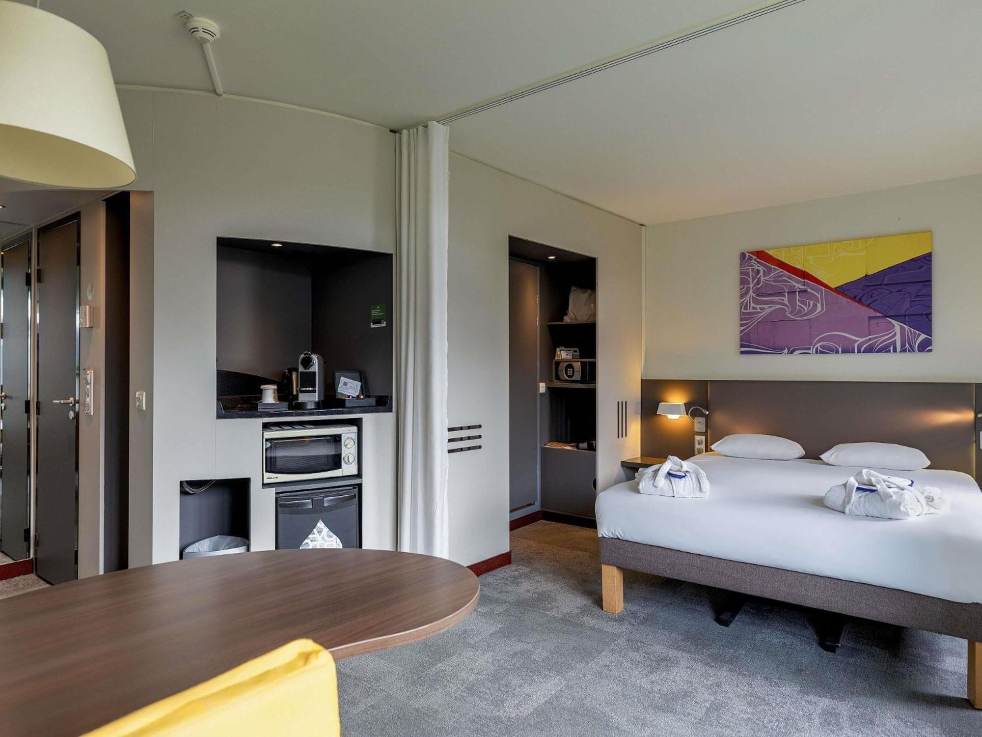 Executive Suite One Double Bed One Single Sofa Bed