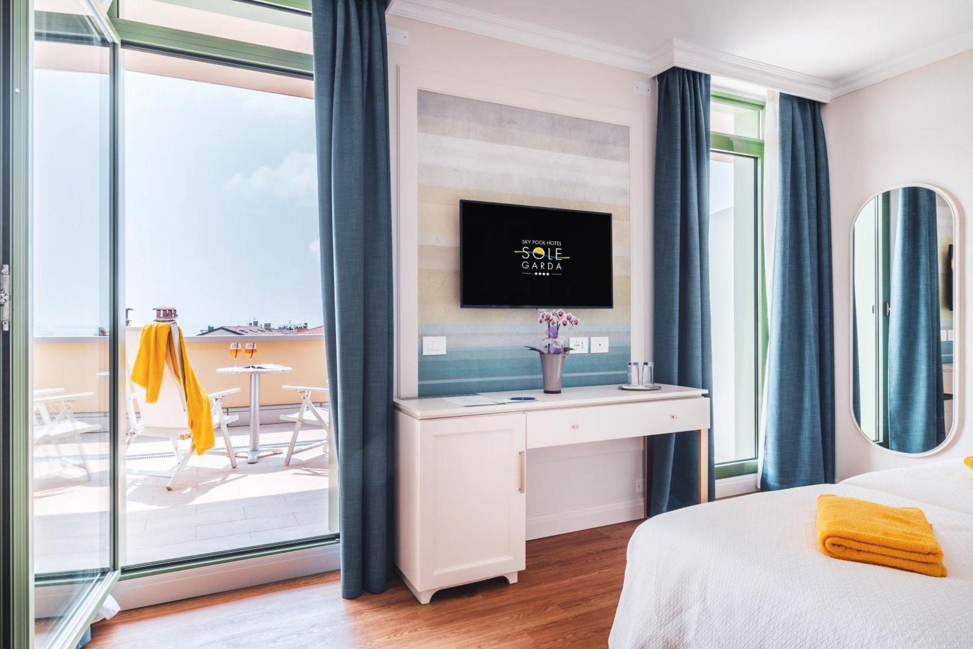 Superior Double or Twin Room Terrace Lake View