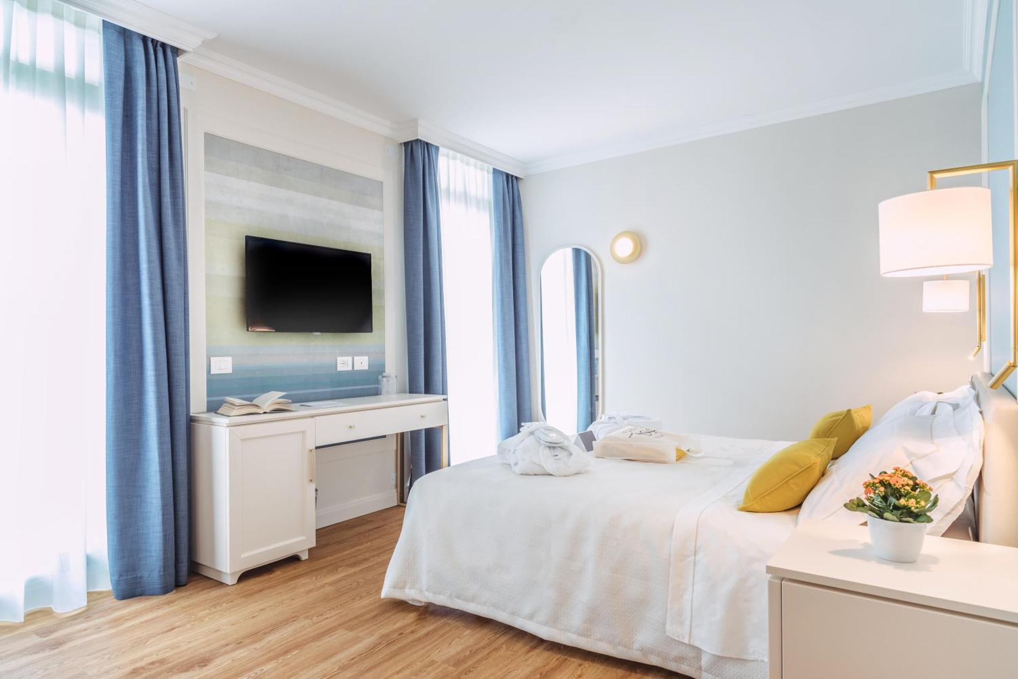 Superior Double or Twin Room Terrace Lake View