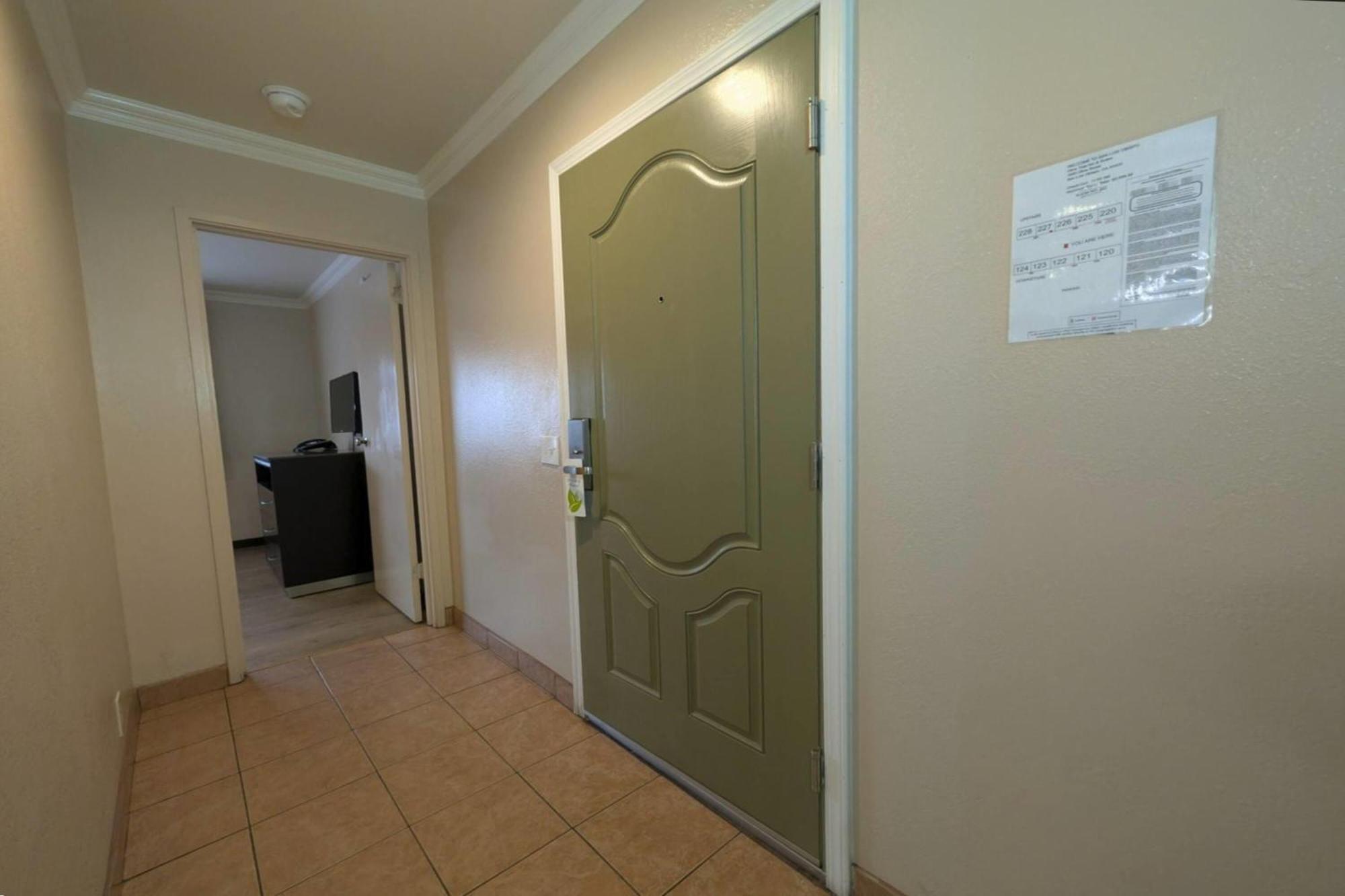 One-Bedroom Suite One King Bed One Queen Bed Non-Smoking