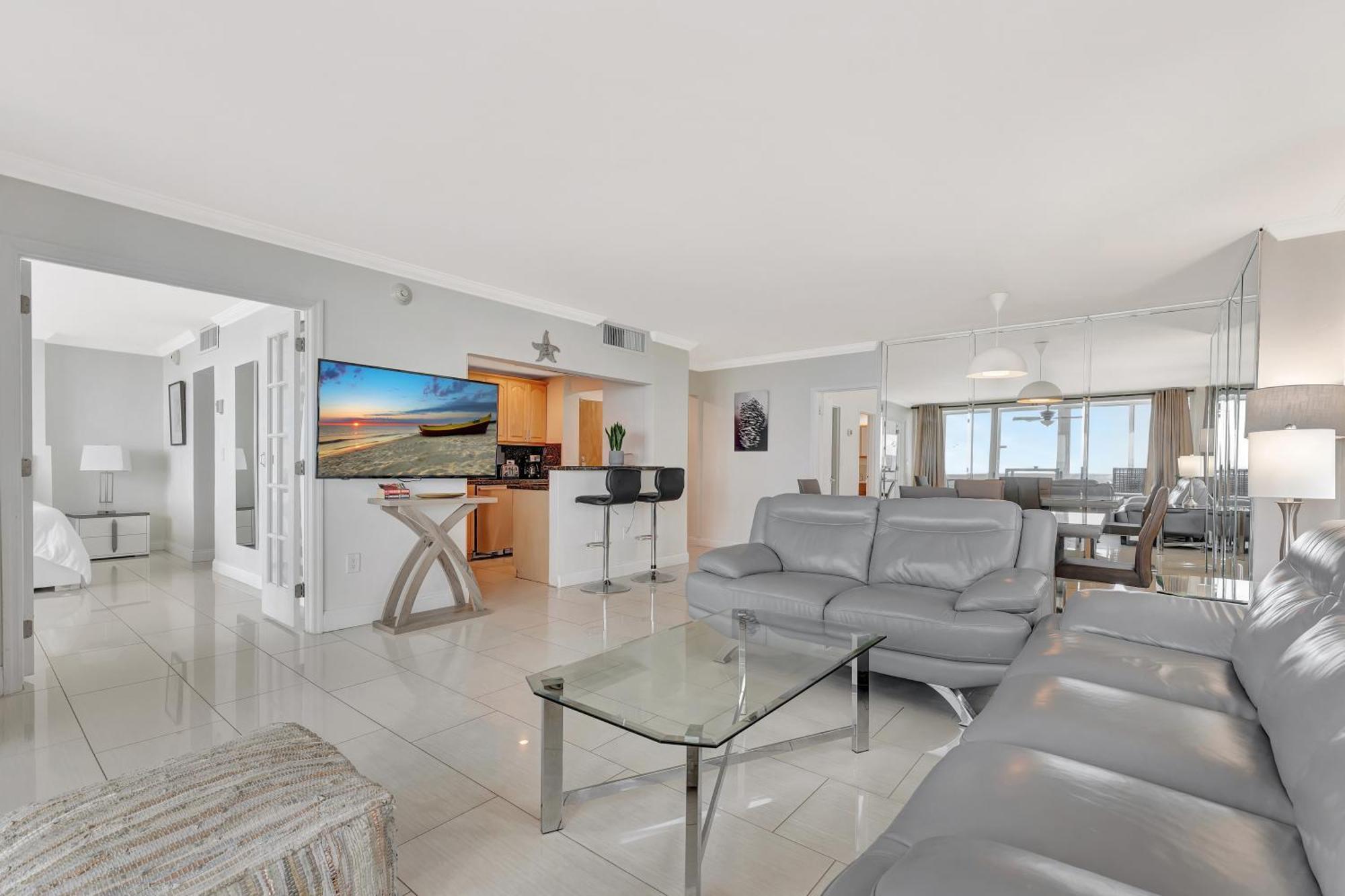 Deluxe One-Bedroom Apartment