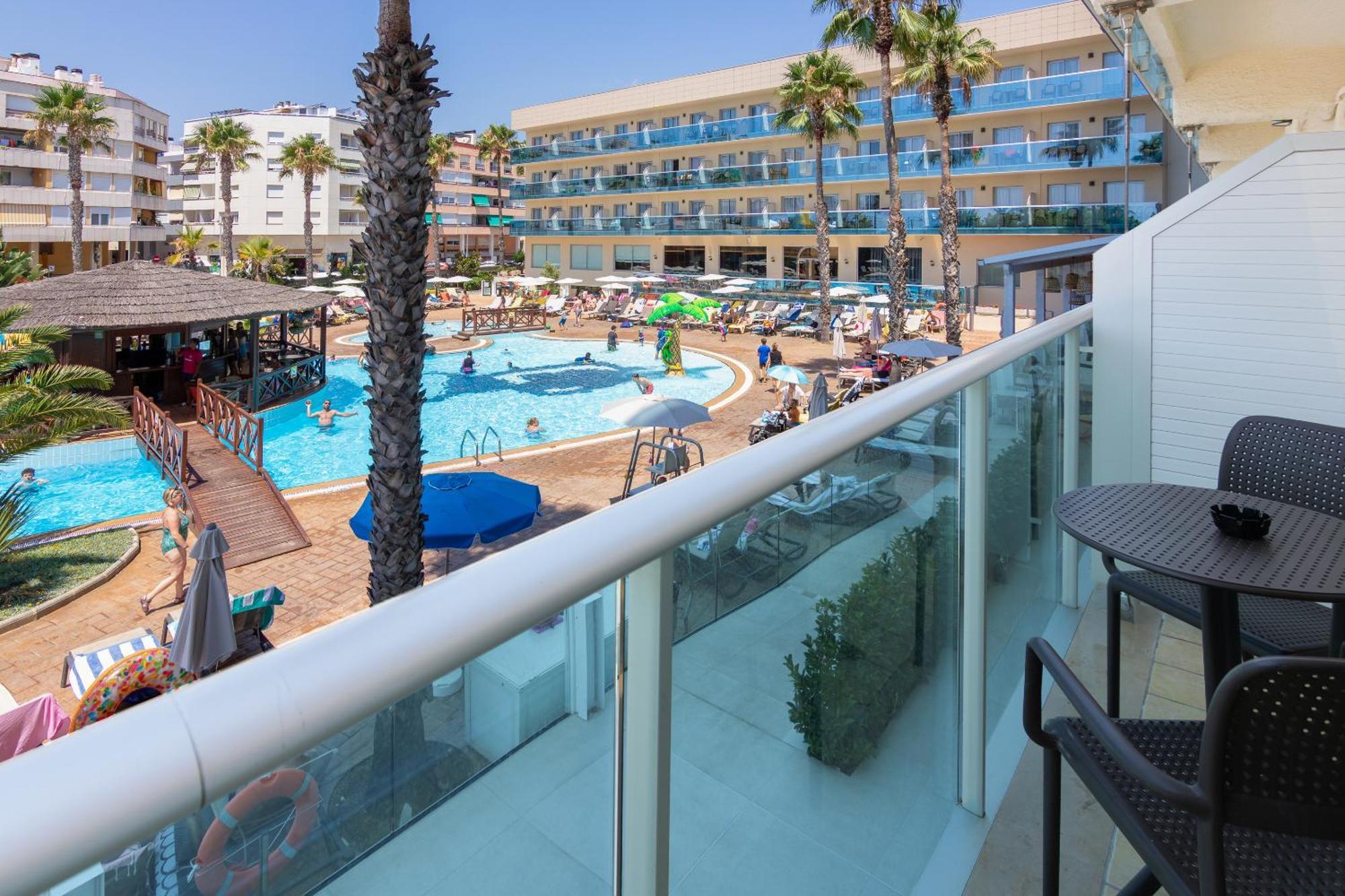 Quadruple Room Sea or Pool View