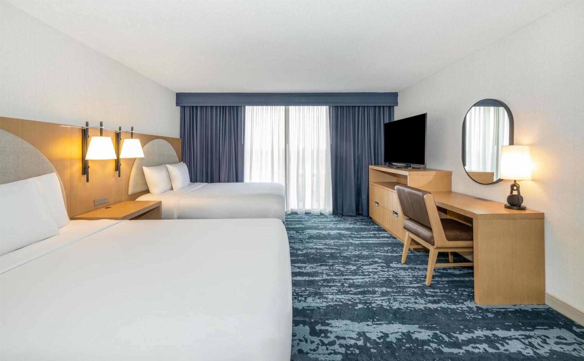 Two-Room Queen Suite Two Queen Beds