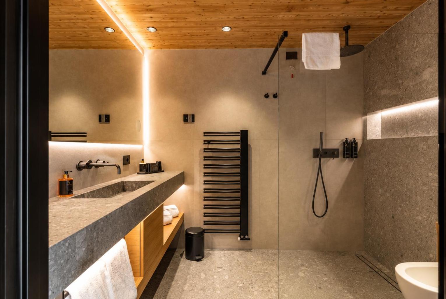 Deluxe Double Room Balcony & Mountain View