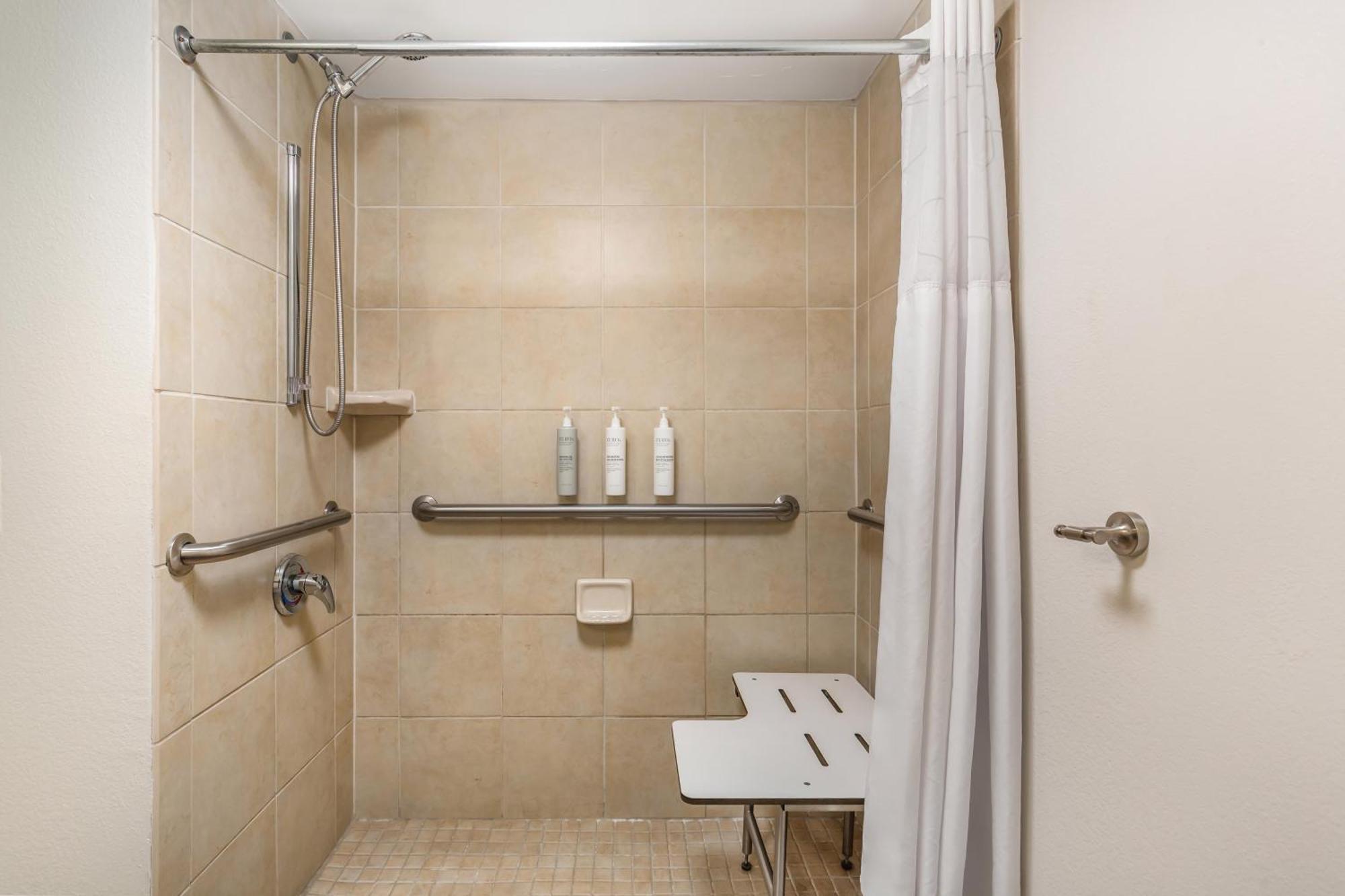Double Room Roll Shower Mobility Accessible or Non-Smoking,1770886520:JPEG