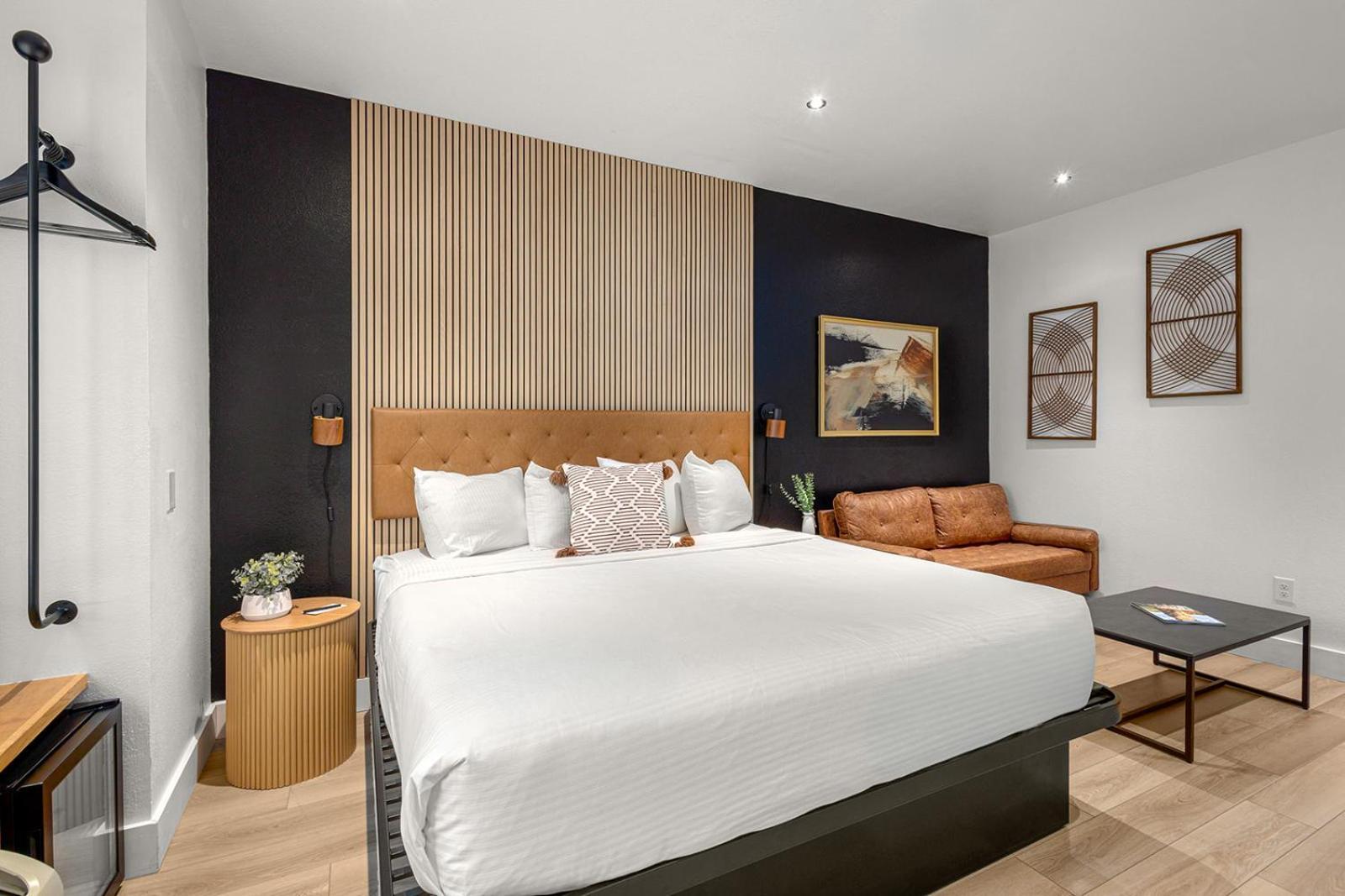 Deluxe King Suite