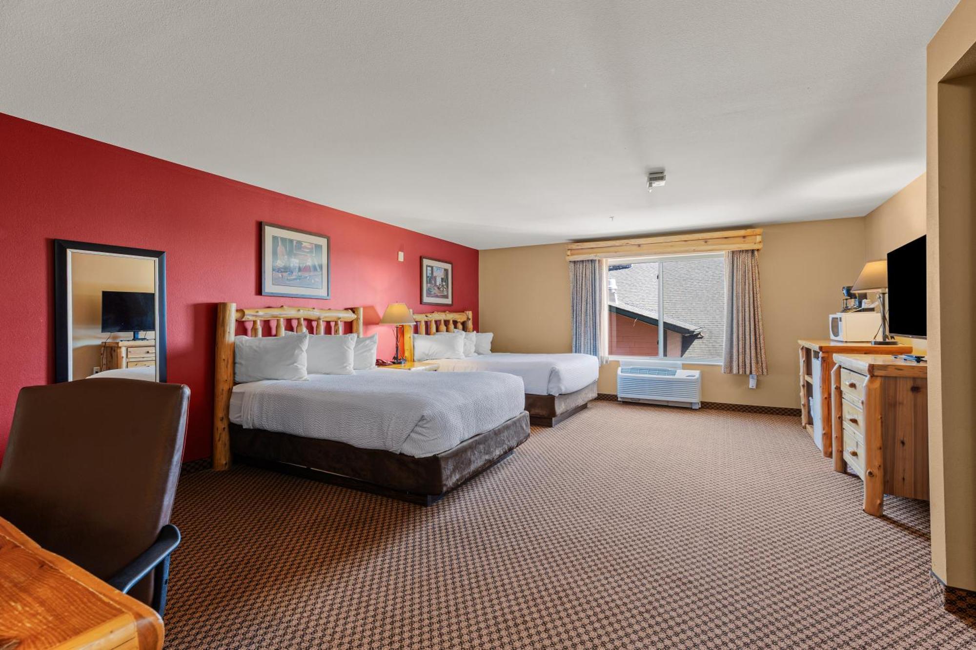Queen Room Two Queen Beds Bathtub w or Grab Bars Mobility Accessible or Non-Smoking,1770921762:JPEG
