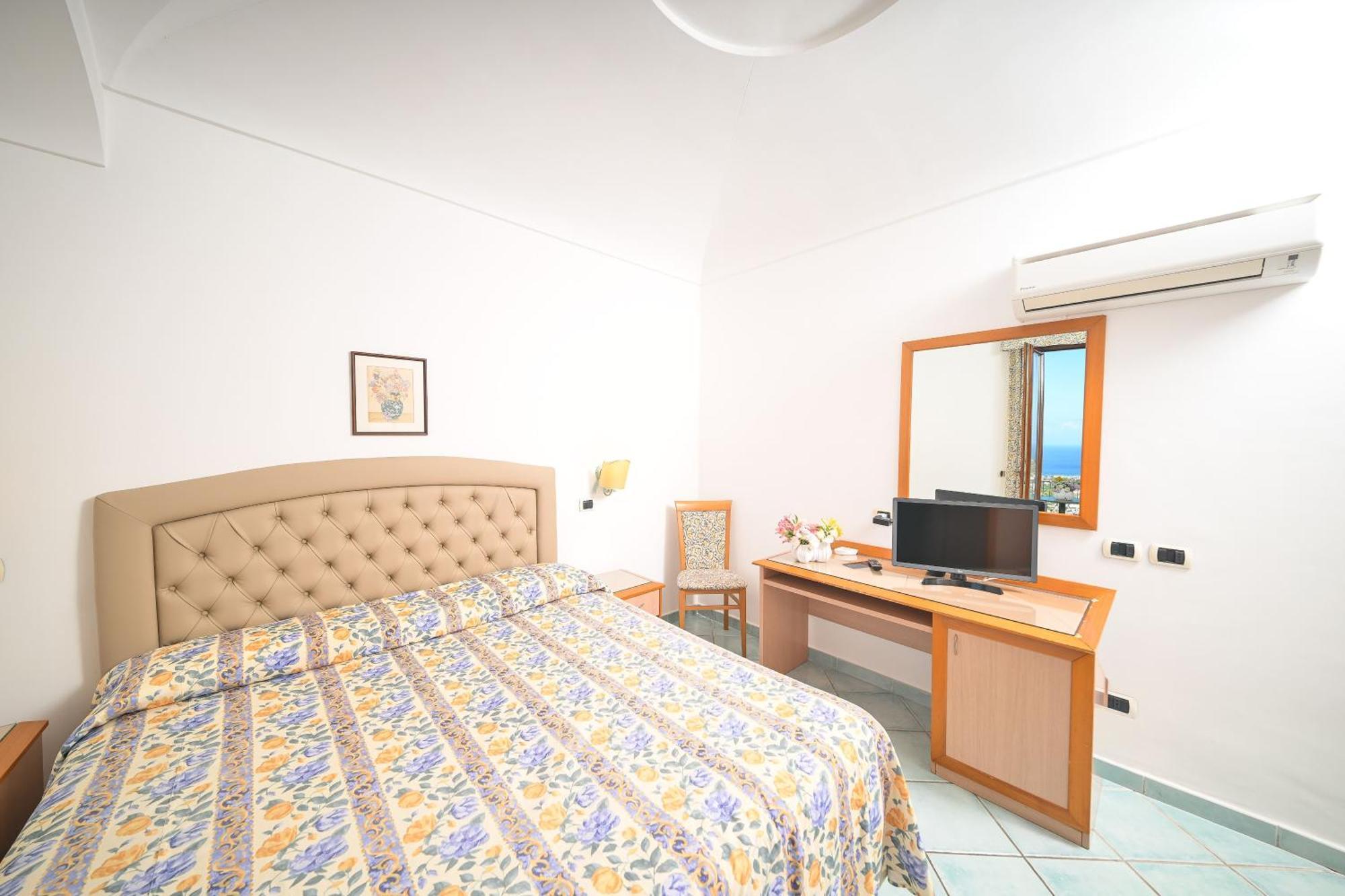 Double or Twin Room Sea View
