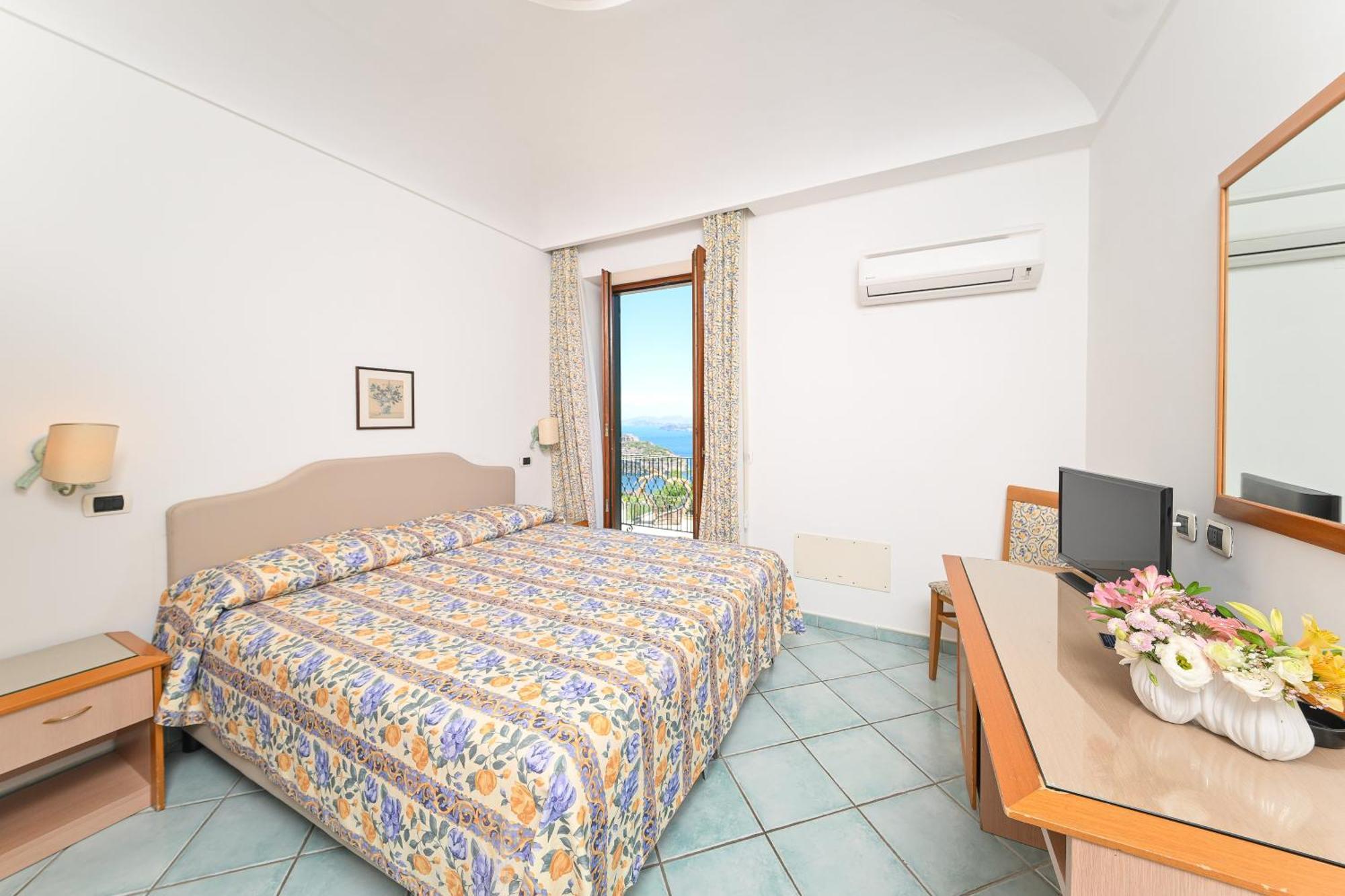 Double or Twin Room Sea View