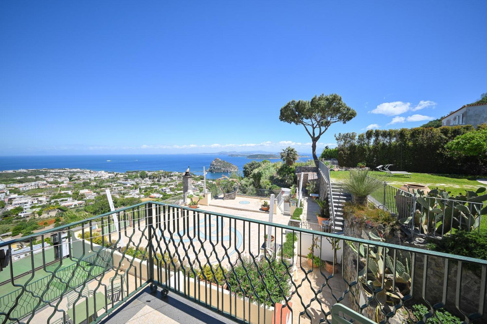 Double or Twin Room Sea View