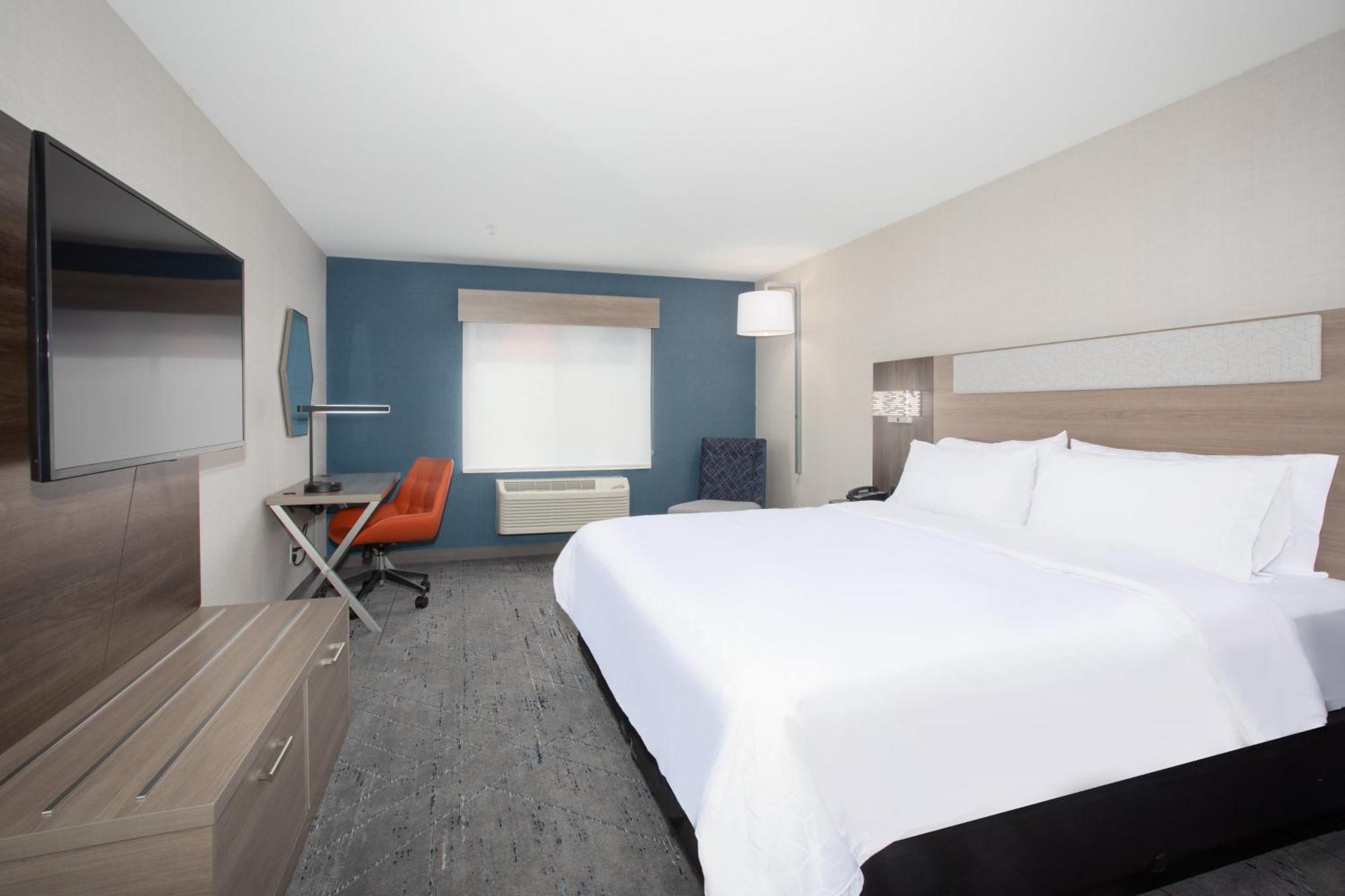 Standard King Room Accessible Tub Mobility Access,1770972498:JPEG