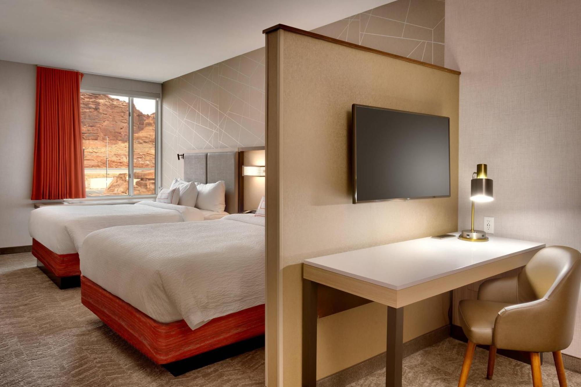 Queen Suite with Two Queen Beds, Bathtub and Trundle Sofa - Mobility Access