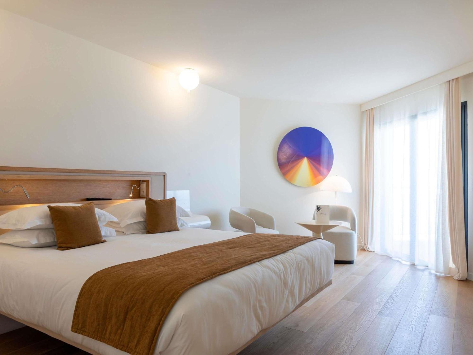 Superior King Room Pool Sea View