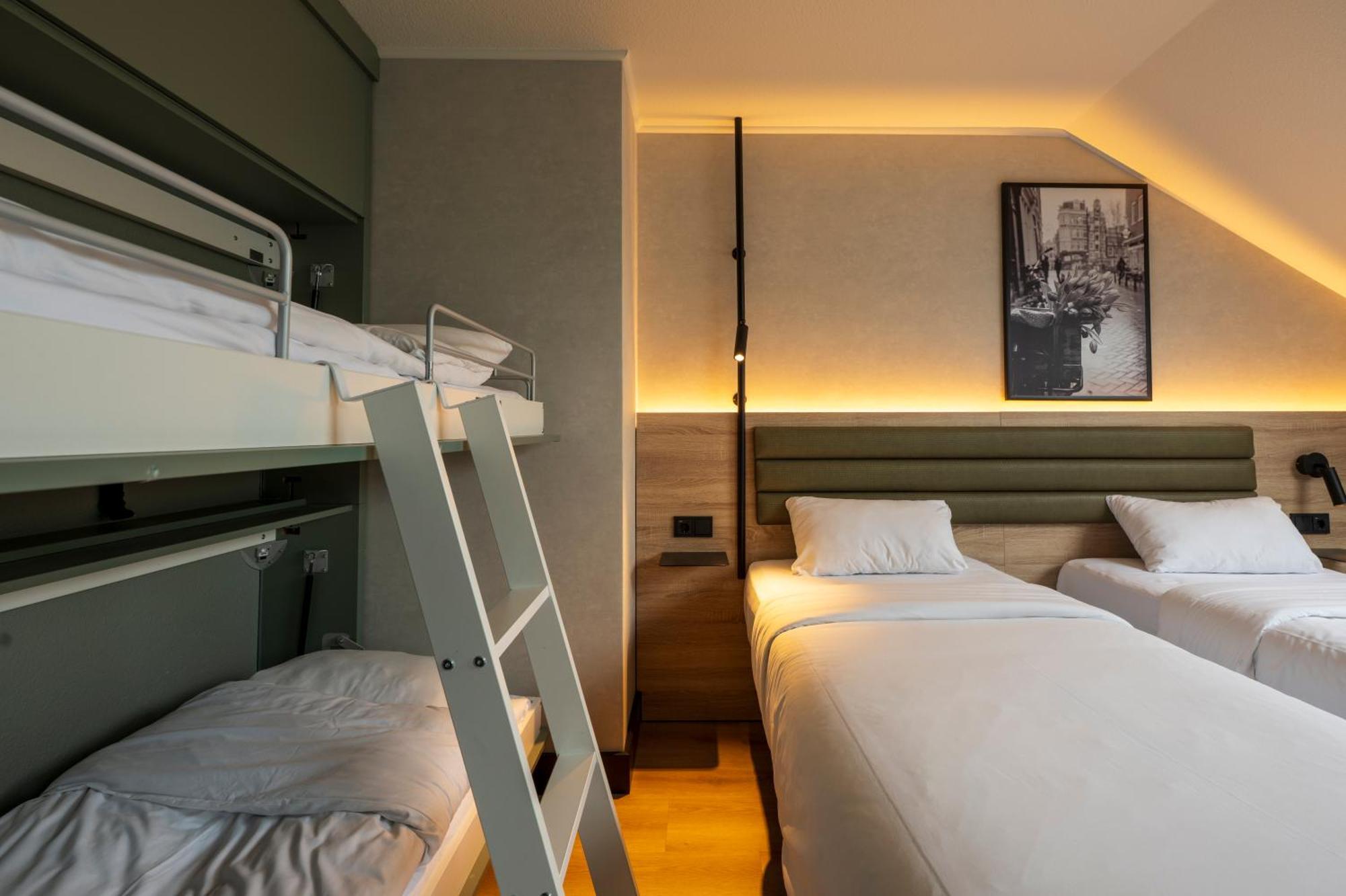 Standard Room 1 Queen Bed 2 Bunk Beds,1771479715:JPEG