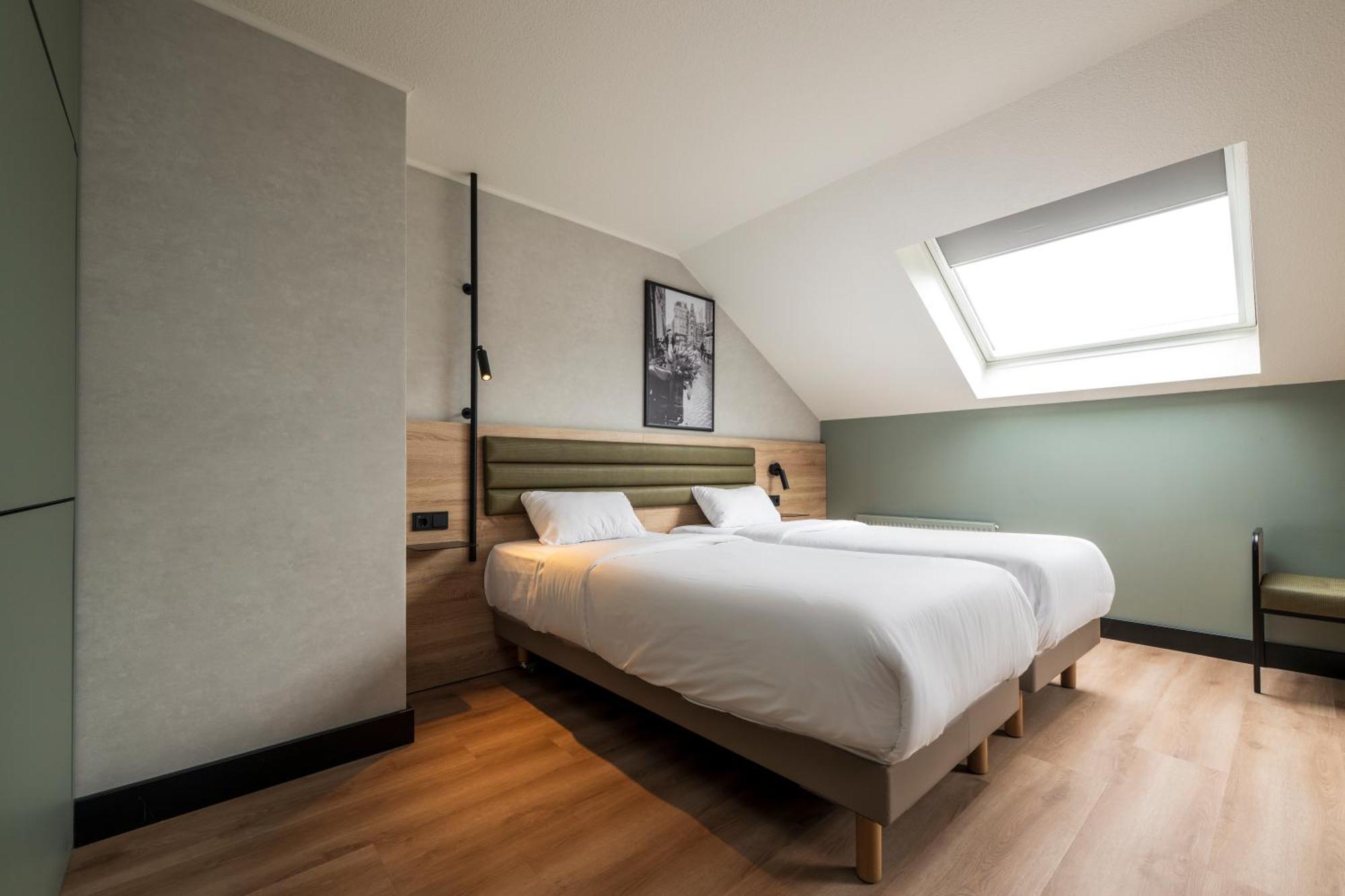 Standard Room 2 Single Beds