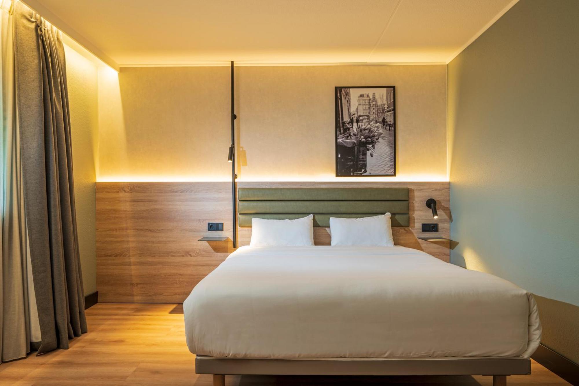 Standard Room 1 Queen Bed 1 Single Bed