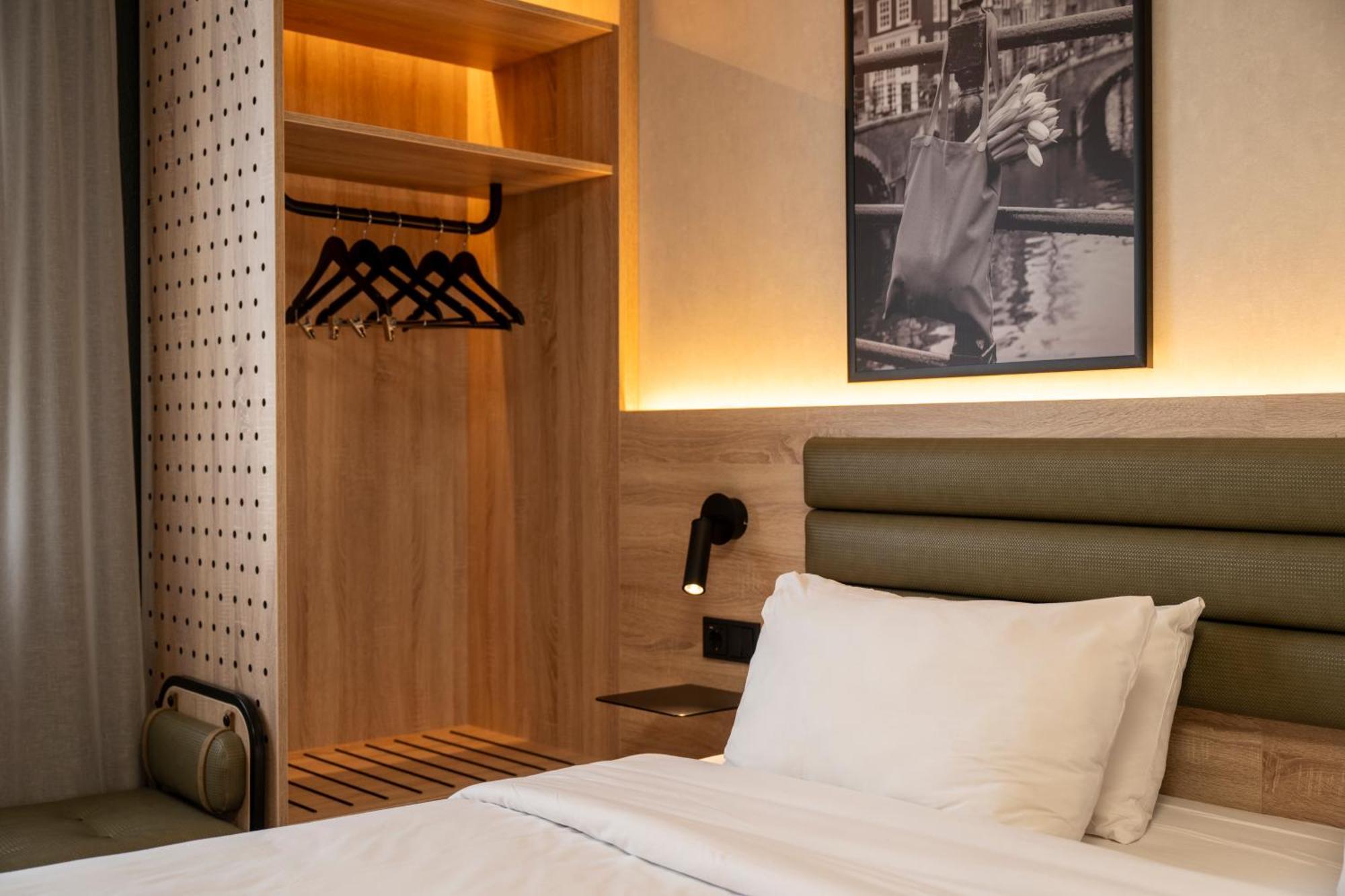 Superior Room 1 King Bed