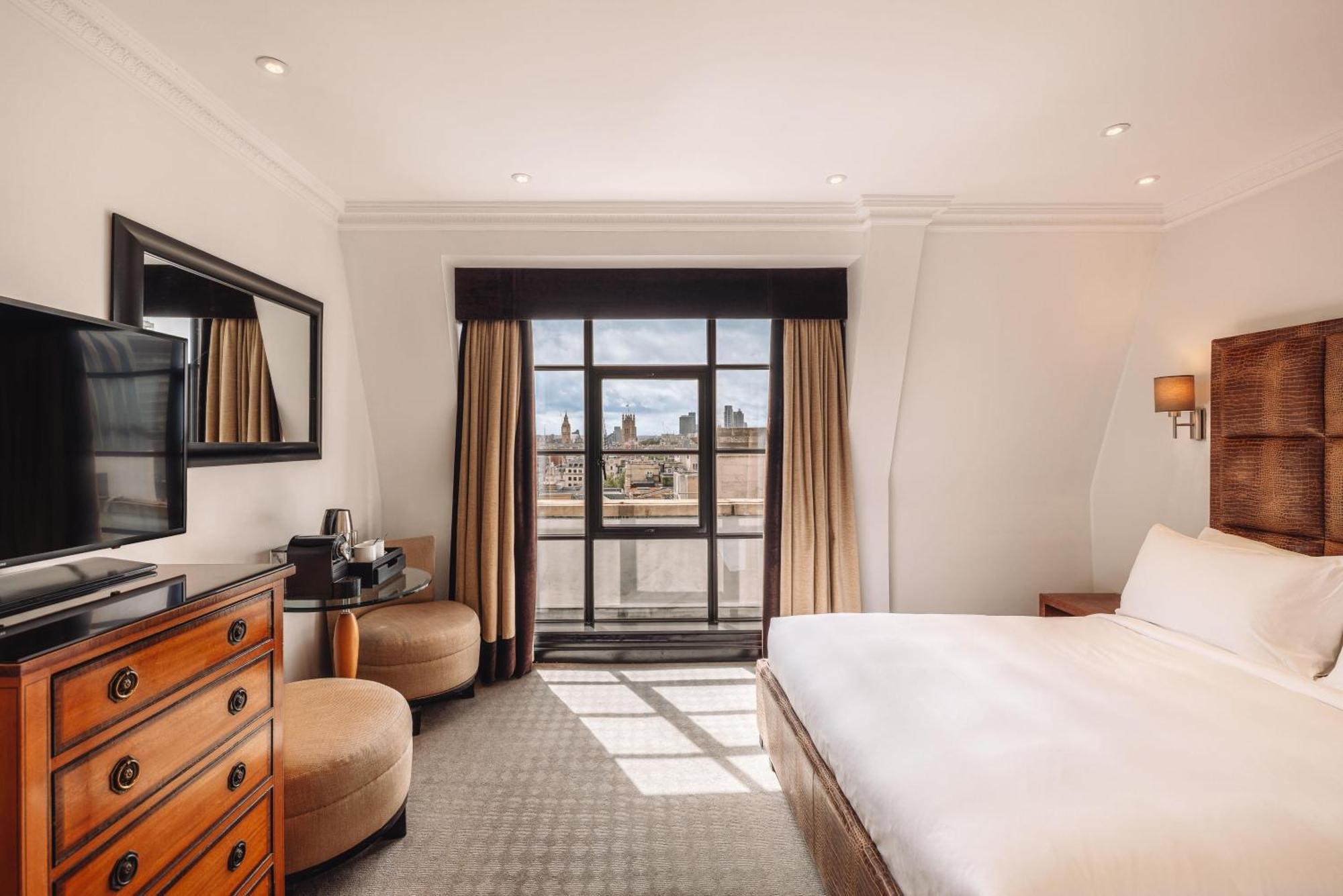 Superior Double Room London Eye View