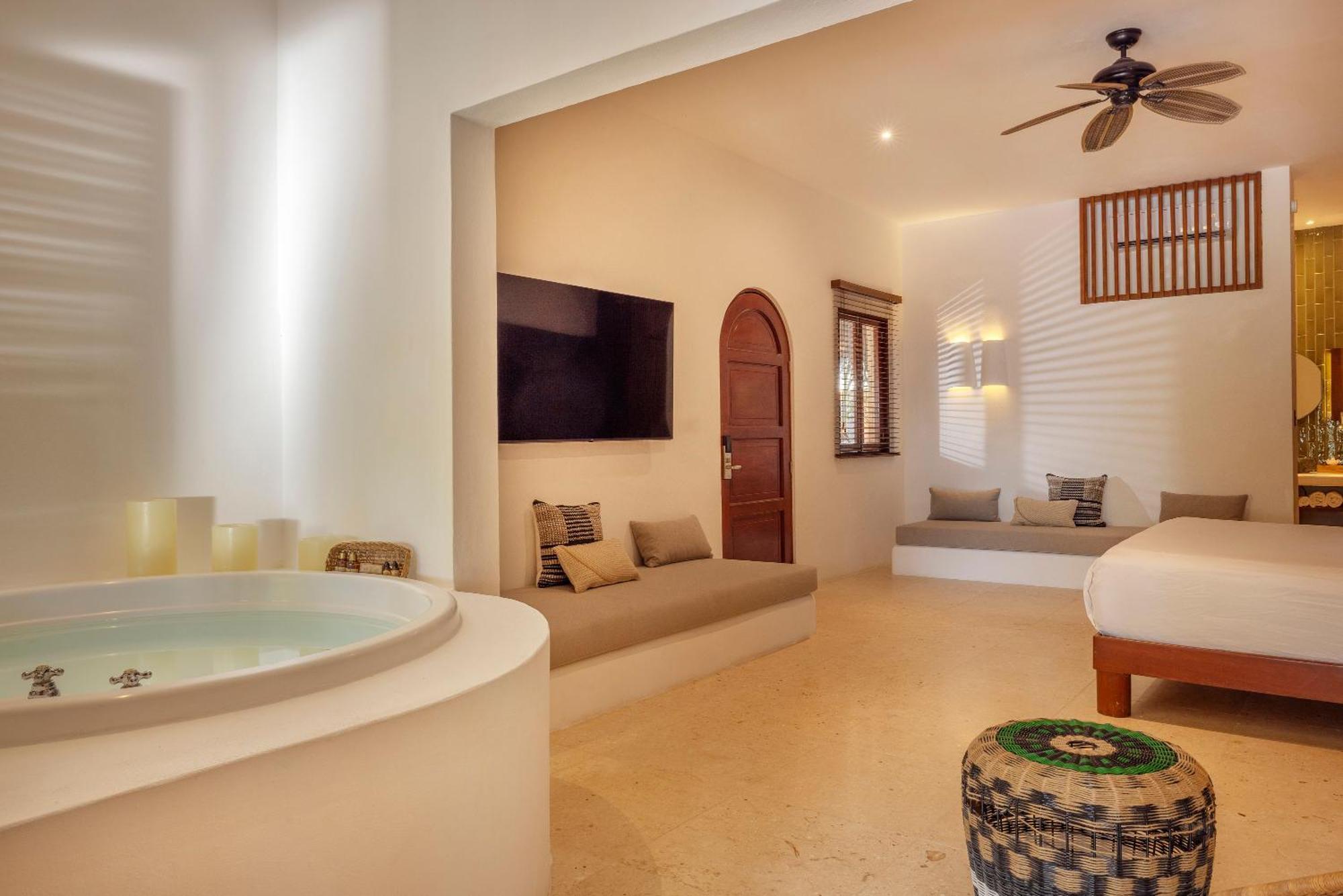 Superior Junior Suite mit Whirlpool-Badewanne