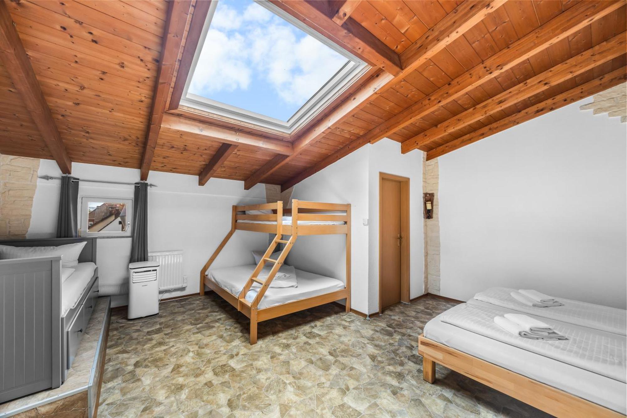 5-Bed Room