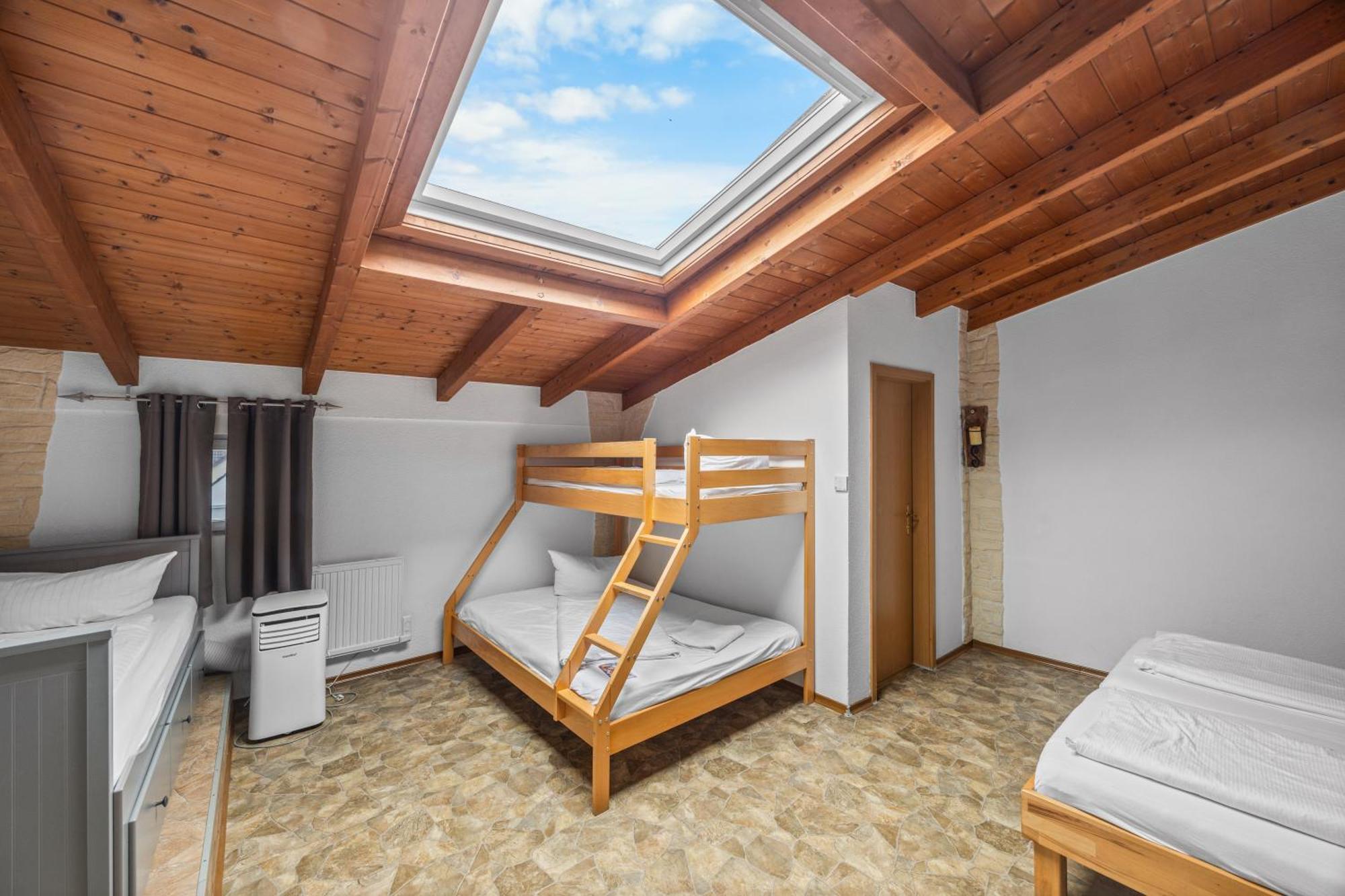 5-Bed Room