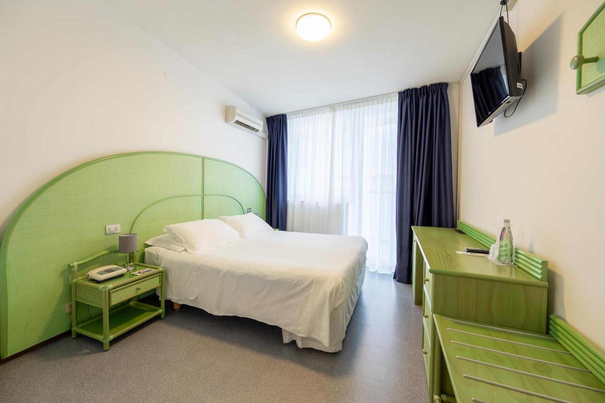 Double or Twin Room Side Sea View High Floor,1771499916:JPEG