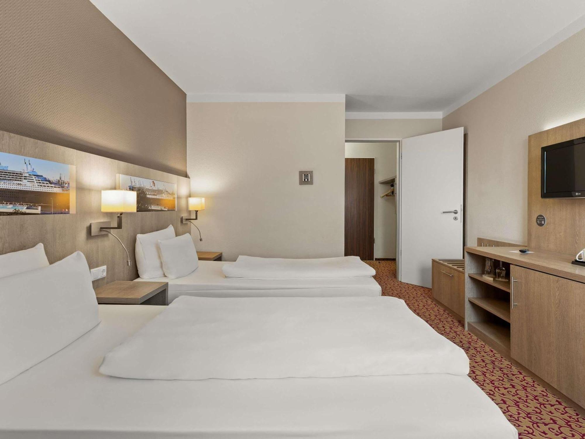 Standard Twin Room Street View
