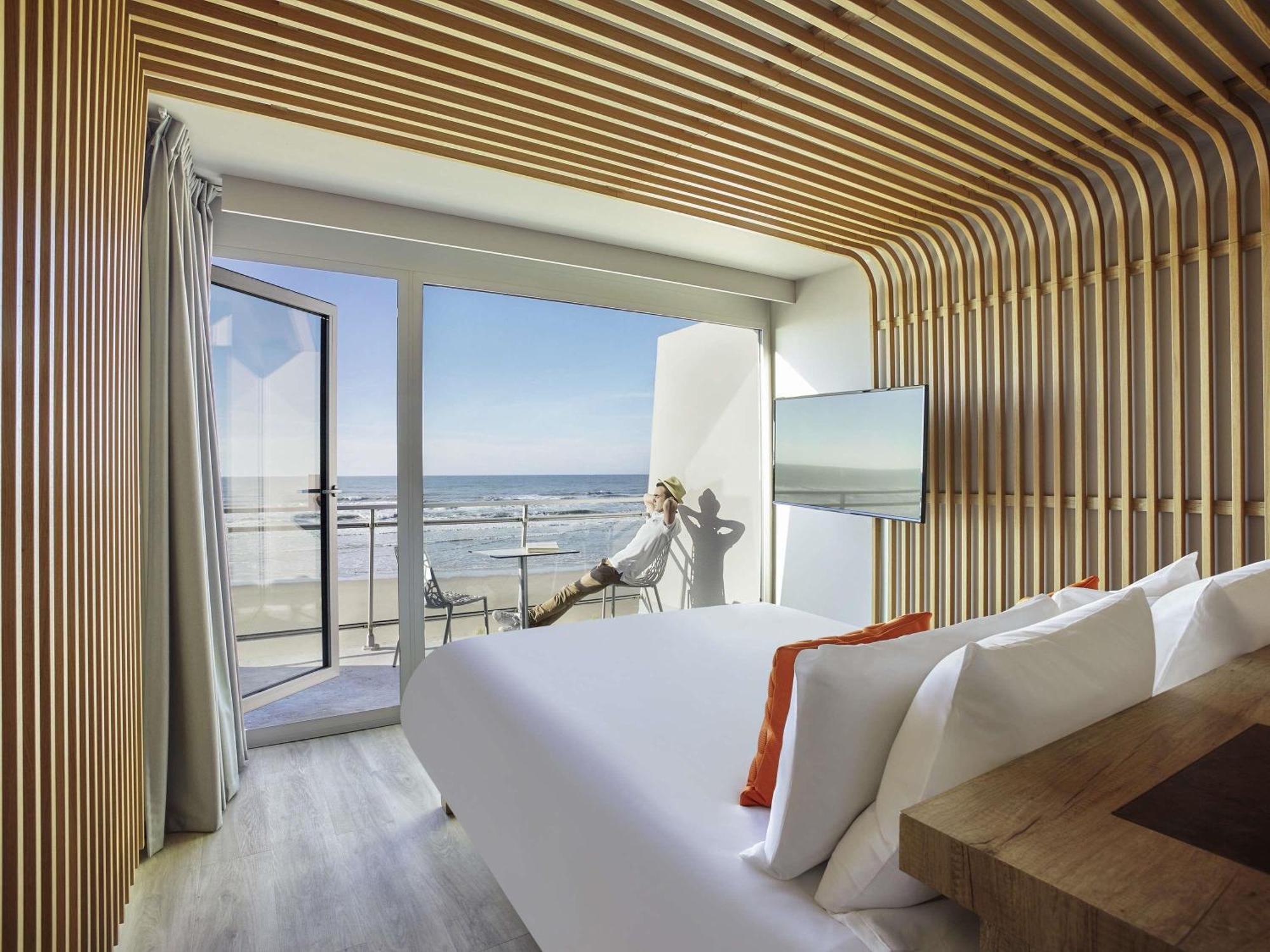 Executive Room sea view balcony double bed sofa bed