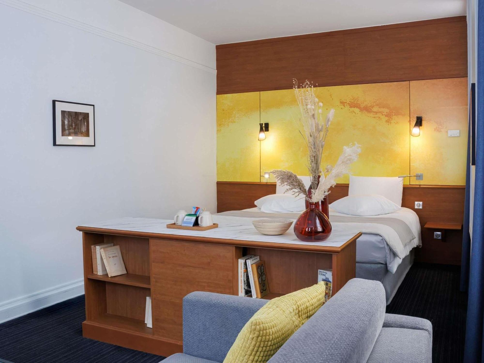 Suite One Double Bed One Sofa Bed