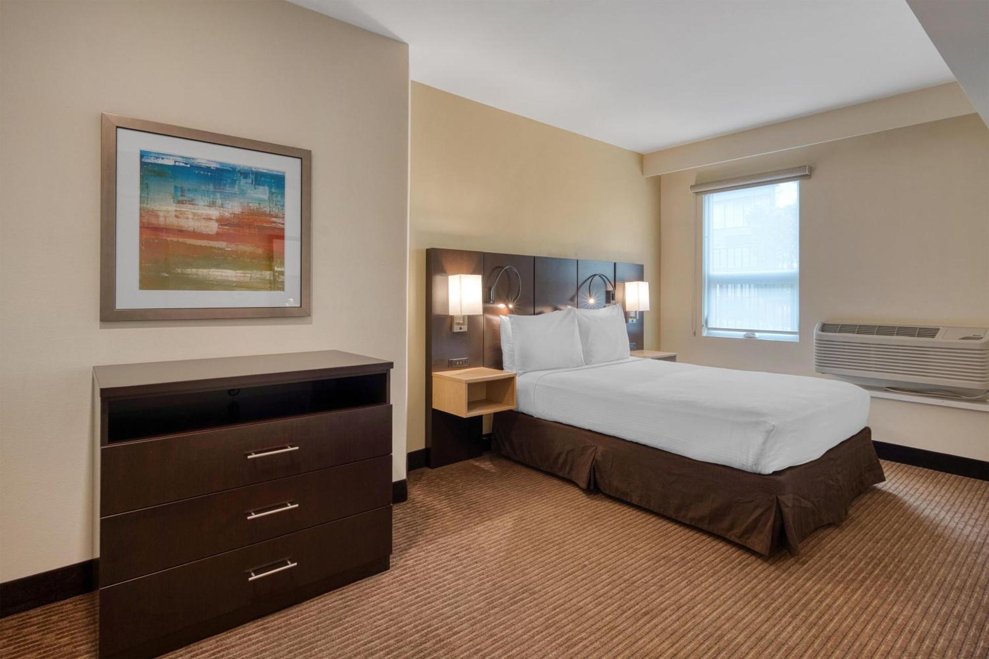 One-Bedroom Executive Queen Suite Non-Smoking