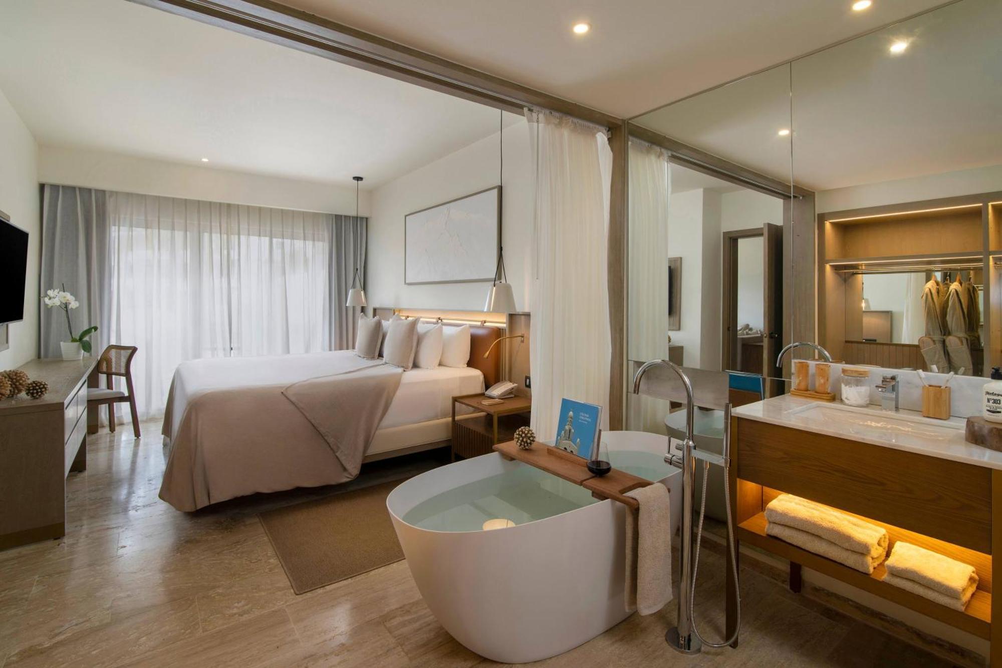 Master Suite Deluxe,1771522745:JPEG