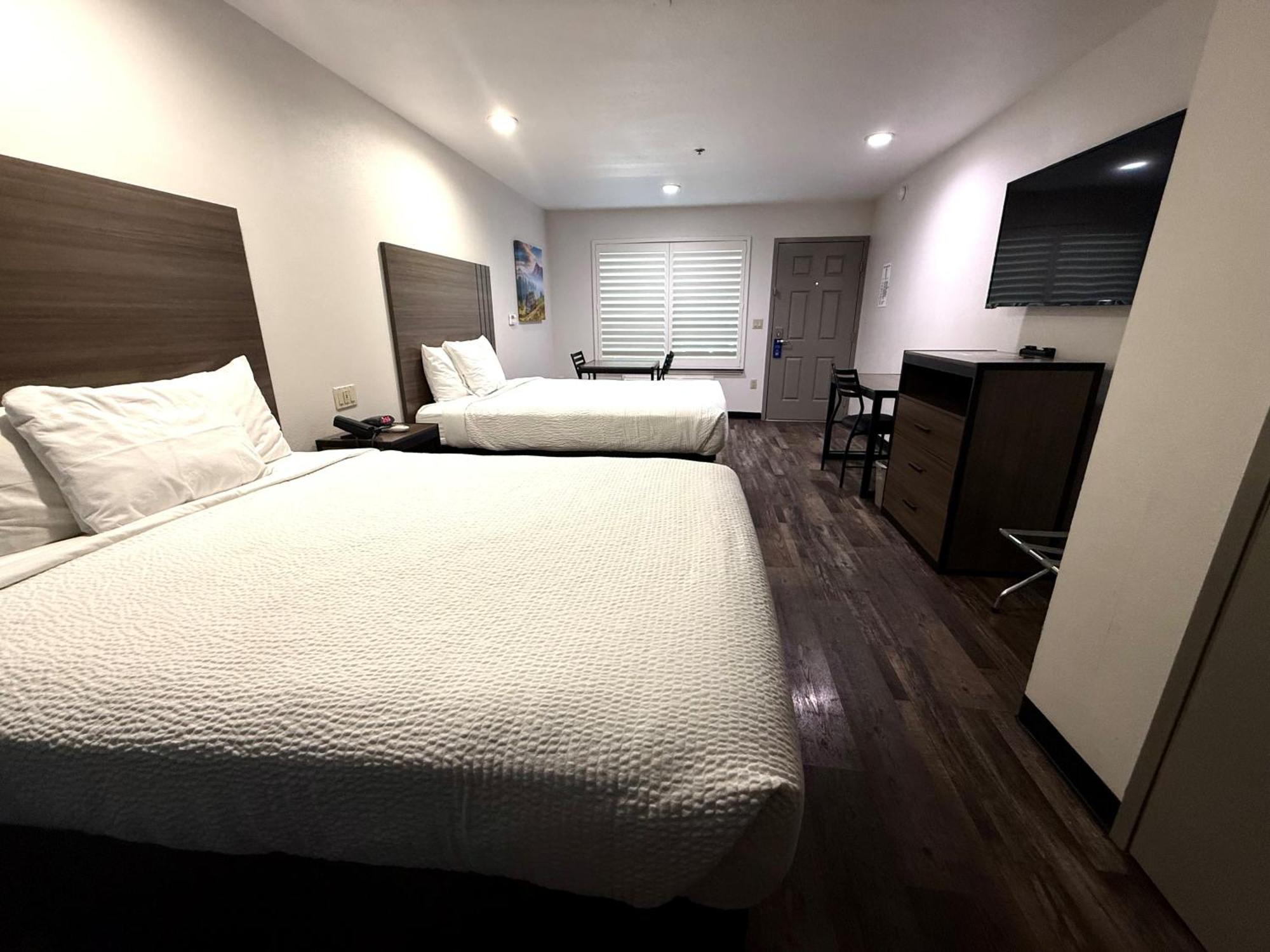 2 Queen Beds Hearing Accessible Room Non-Smoking