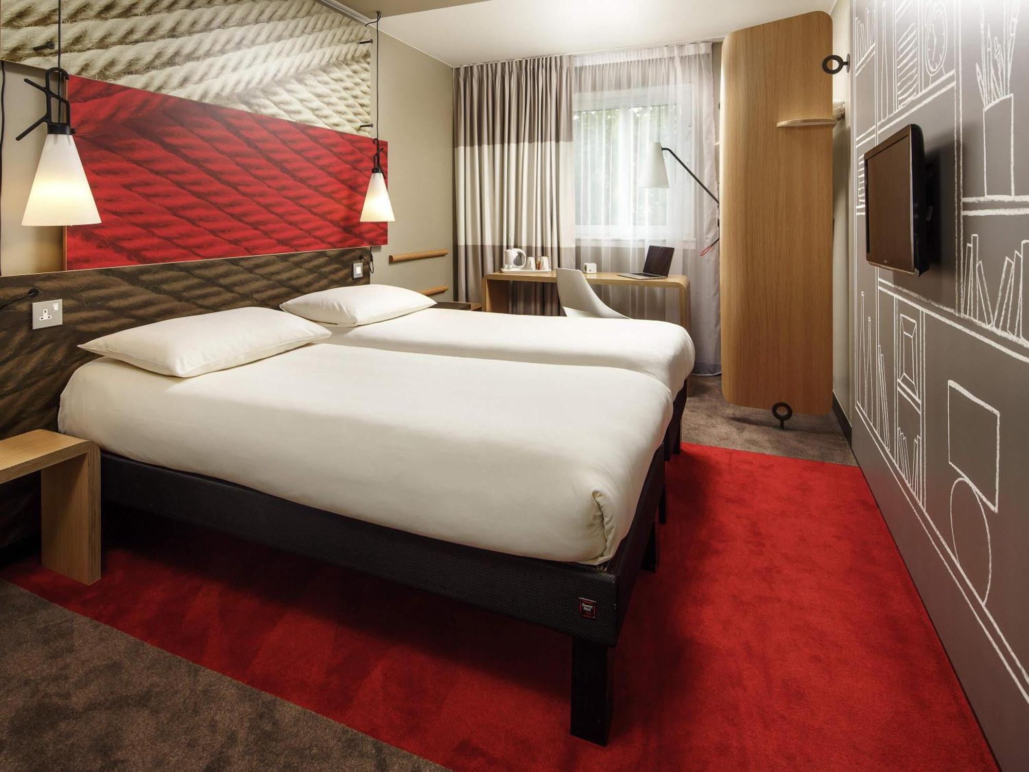 Standard Twin Room Disability Access