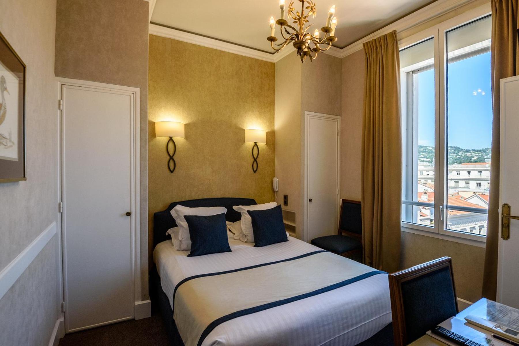Family Suite Adjacent rooms sea city view