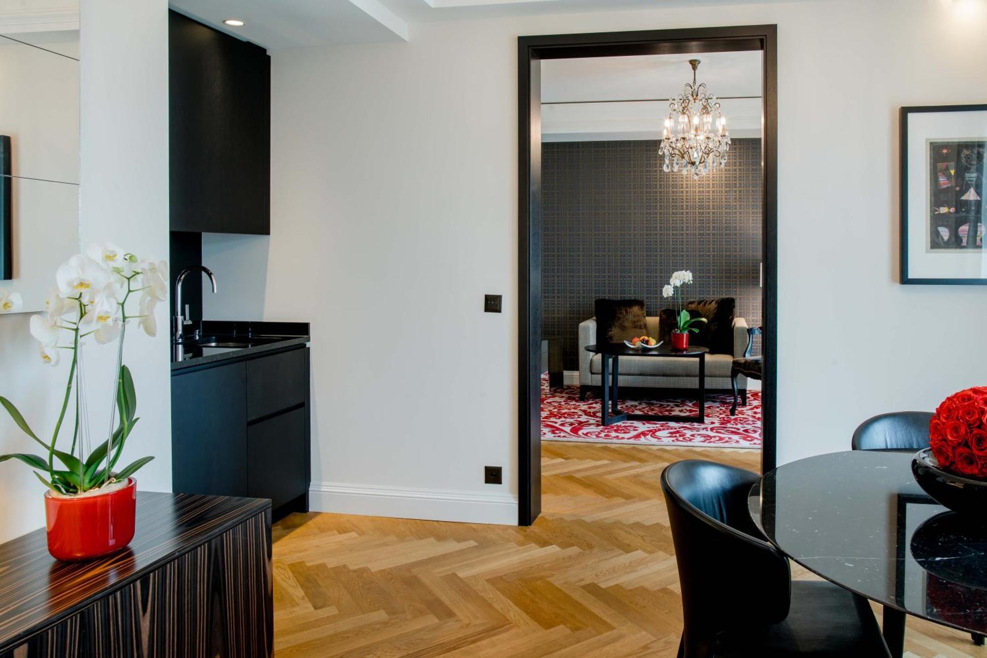 Boutique One Bedroom Suite Kitchenette