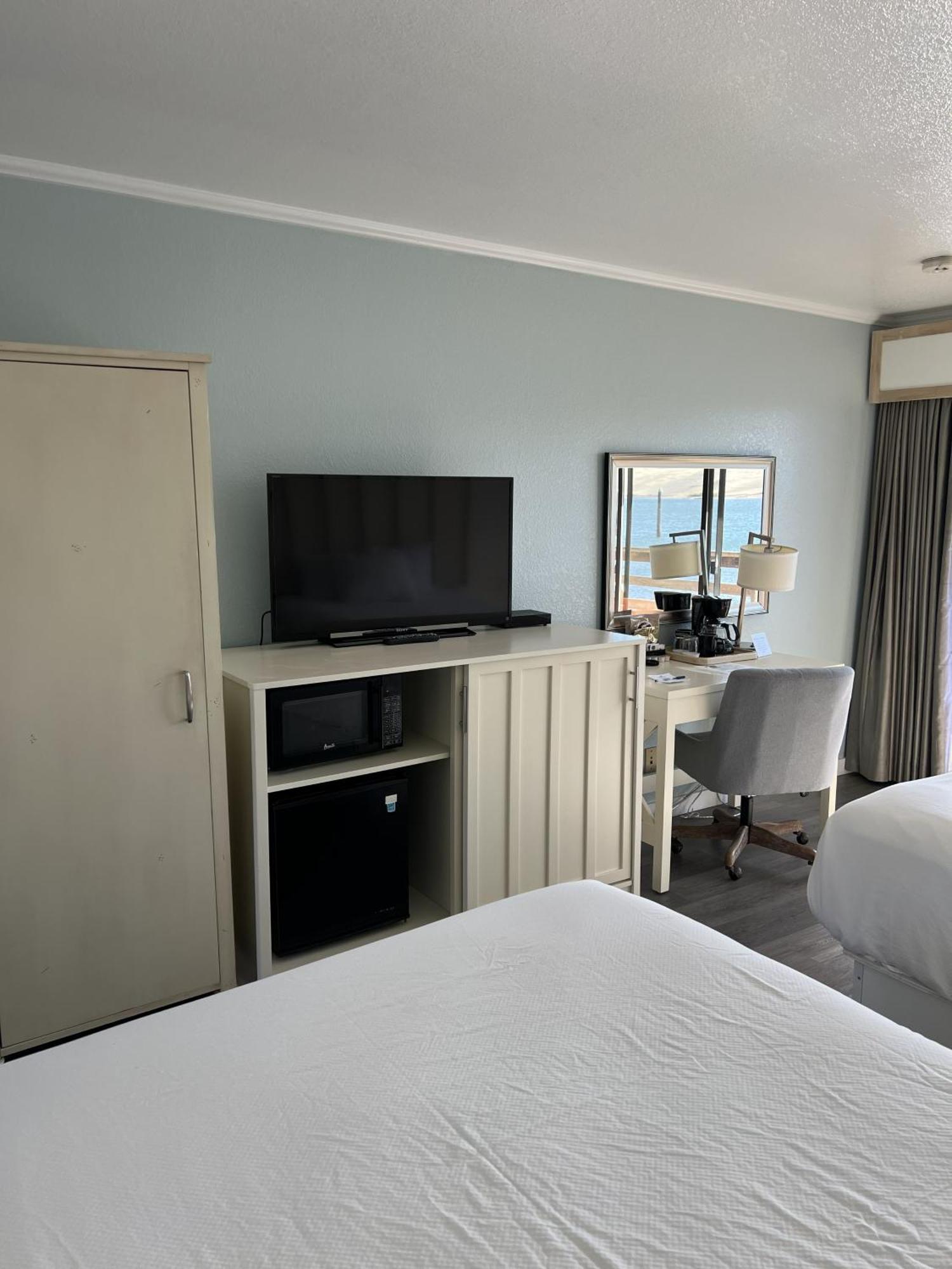 Queen Room River View Non-Smoking