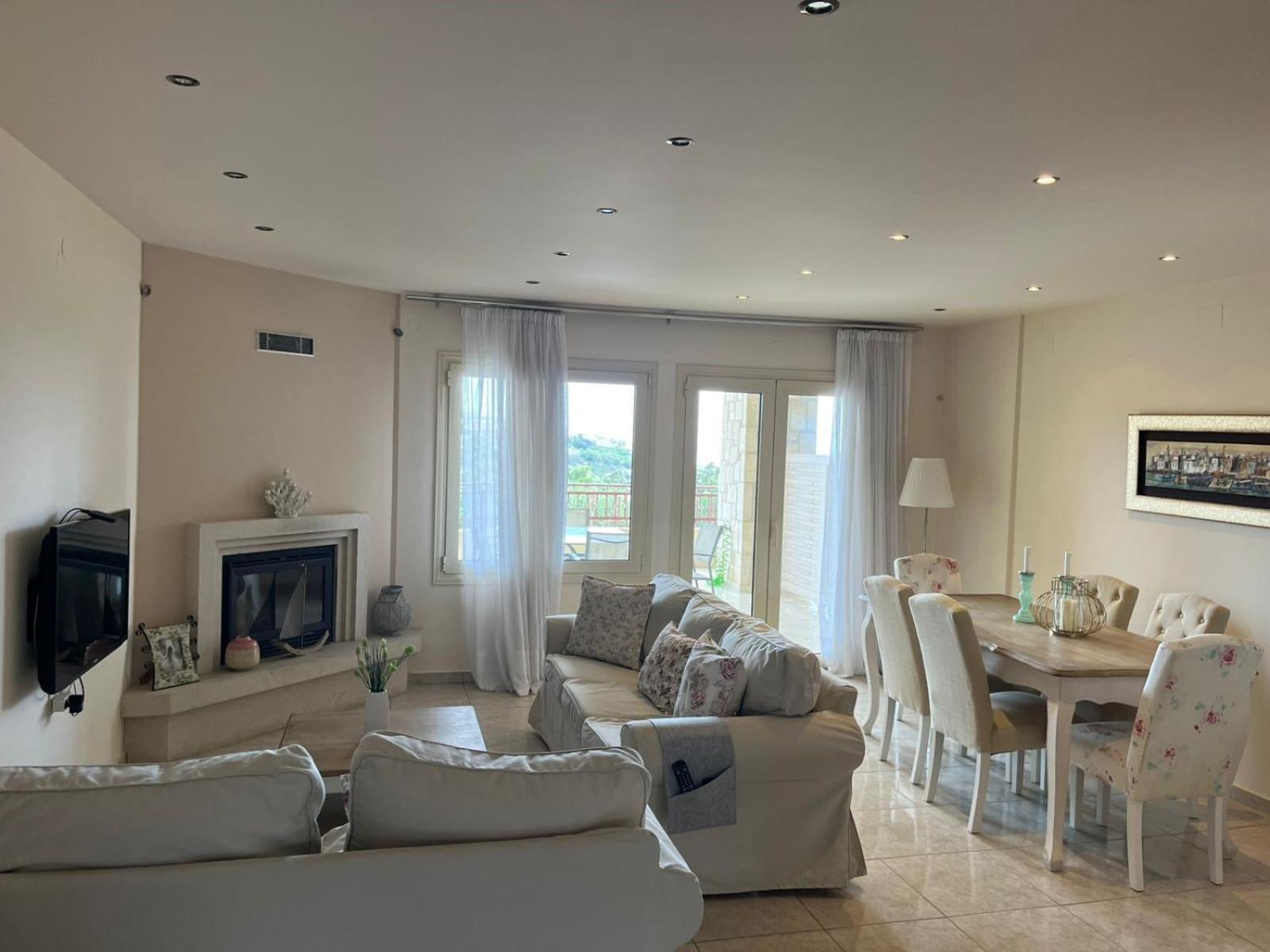Two-Bedroom Apartment Balcony Sea View Annex