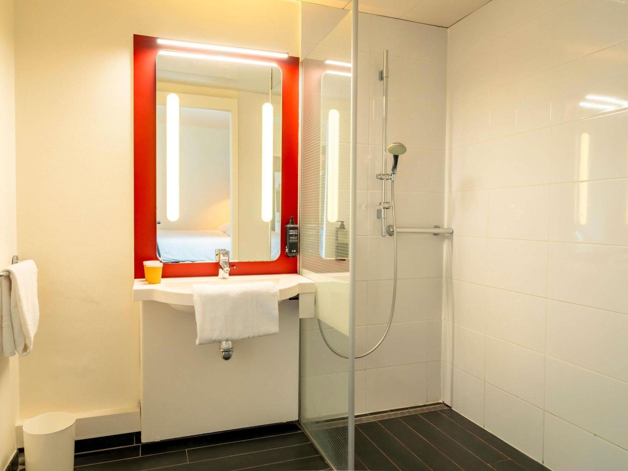 Standard Double Room Mobility Access