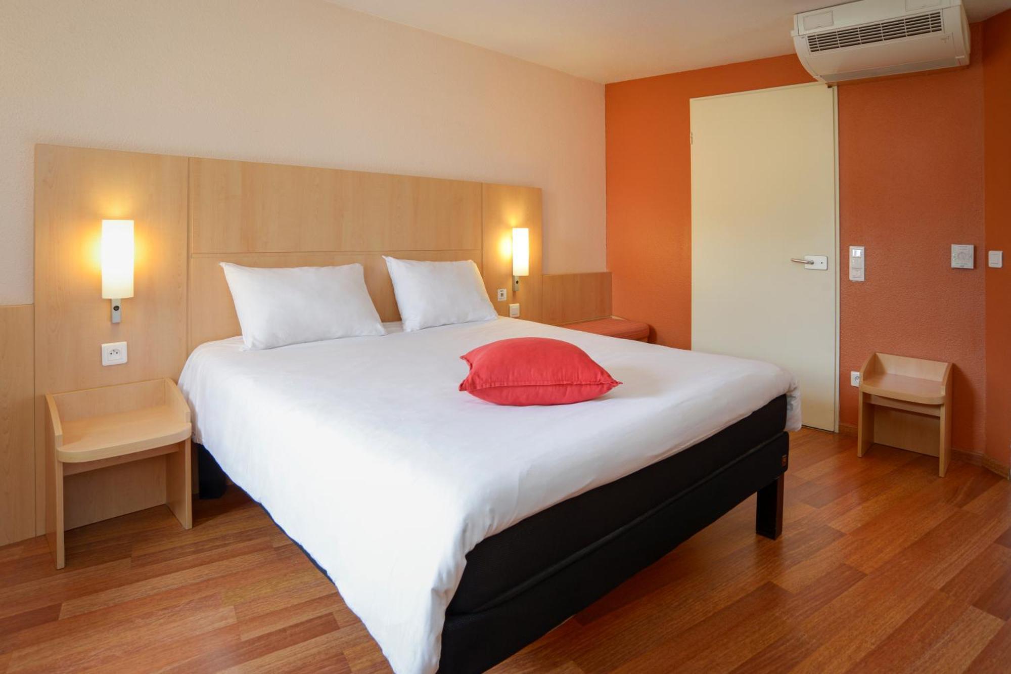 Standard Room One Double Bed One Single Bed Mobility Access