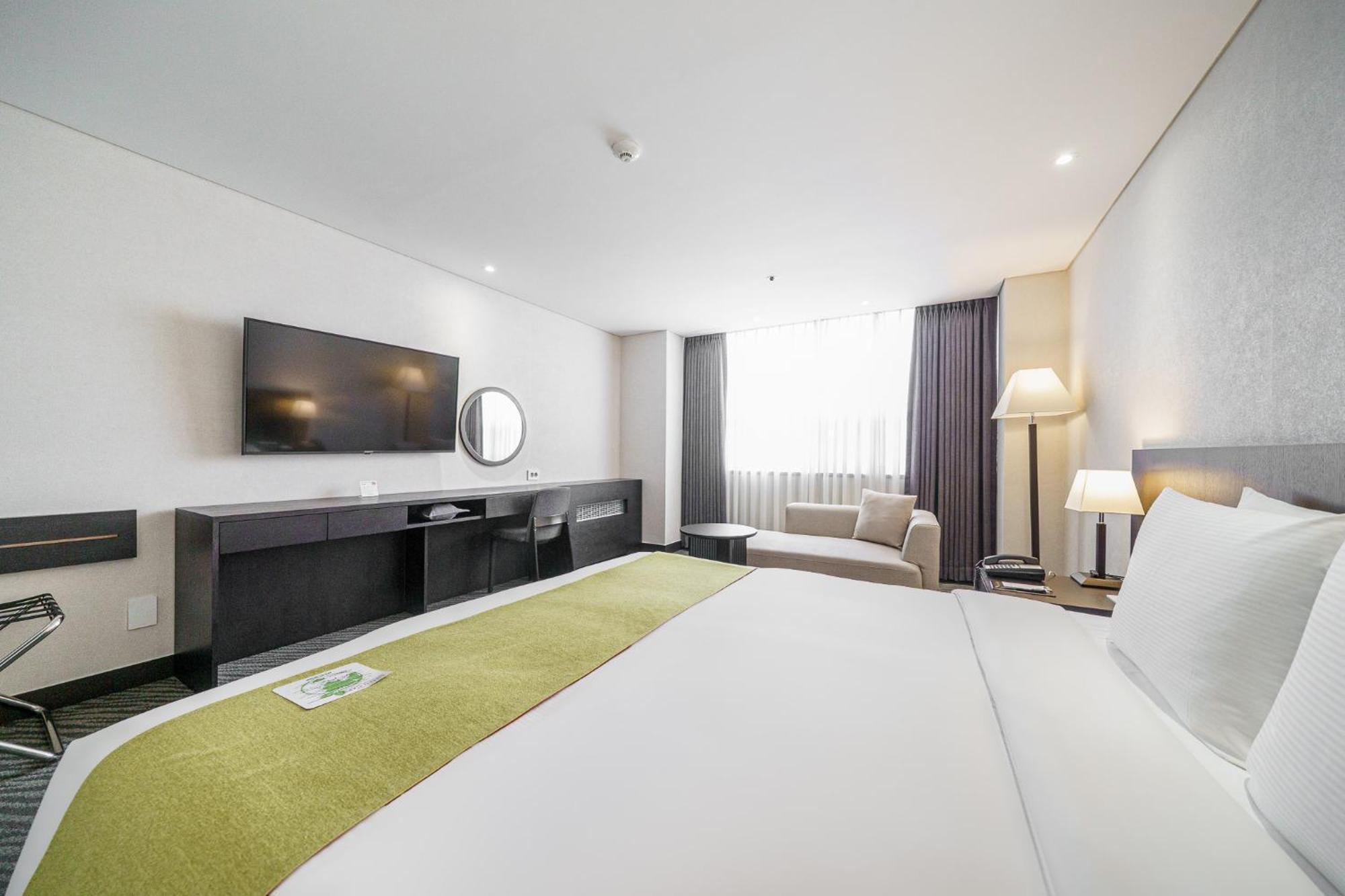 Standard King Room