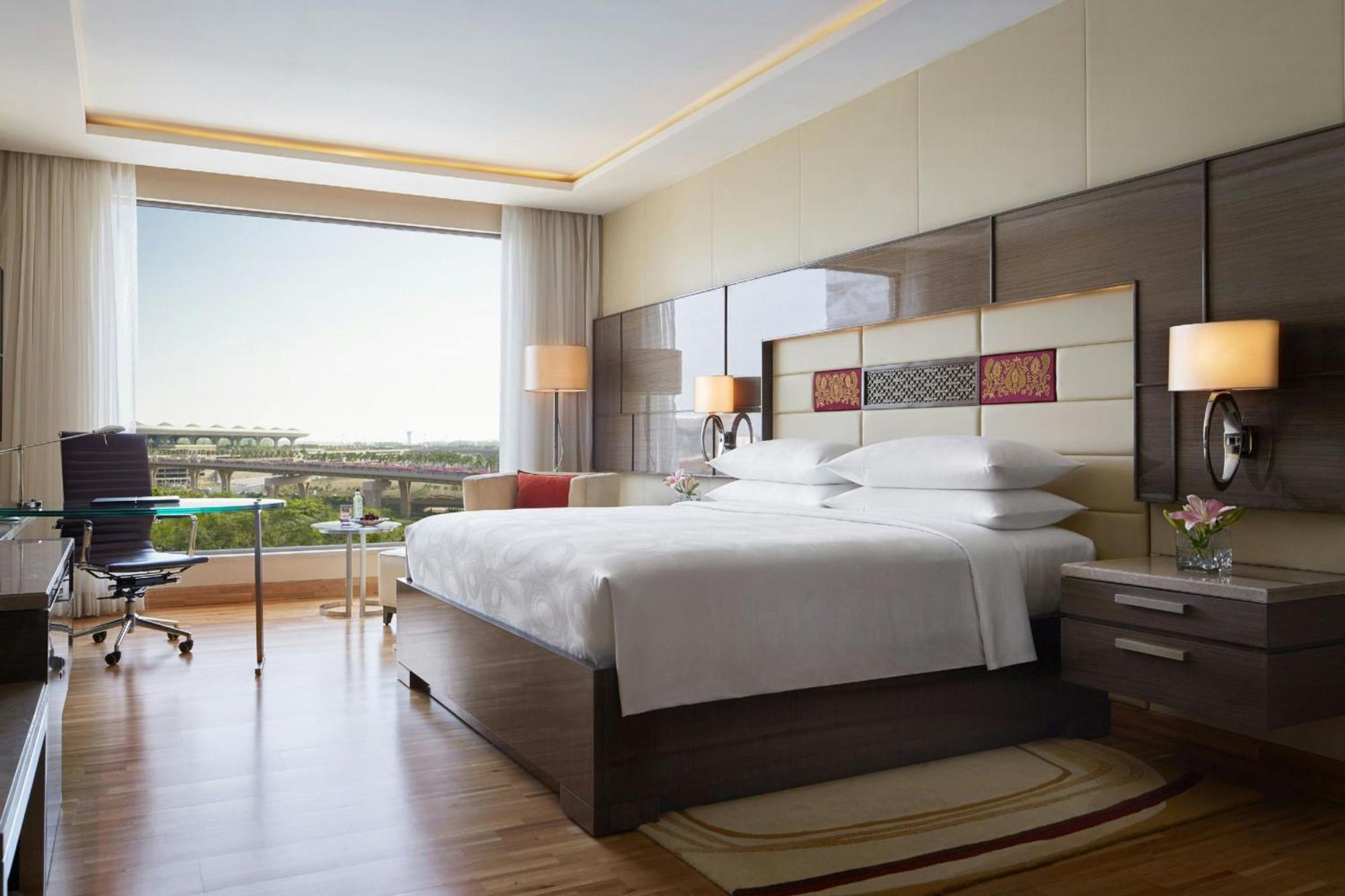 Guest room 1 King City view
