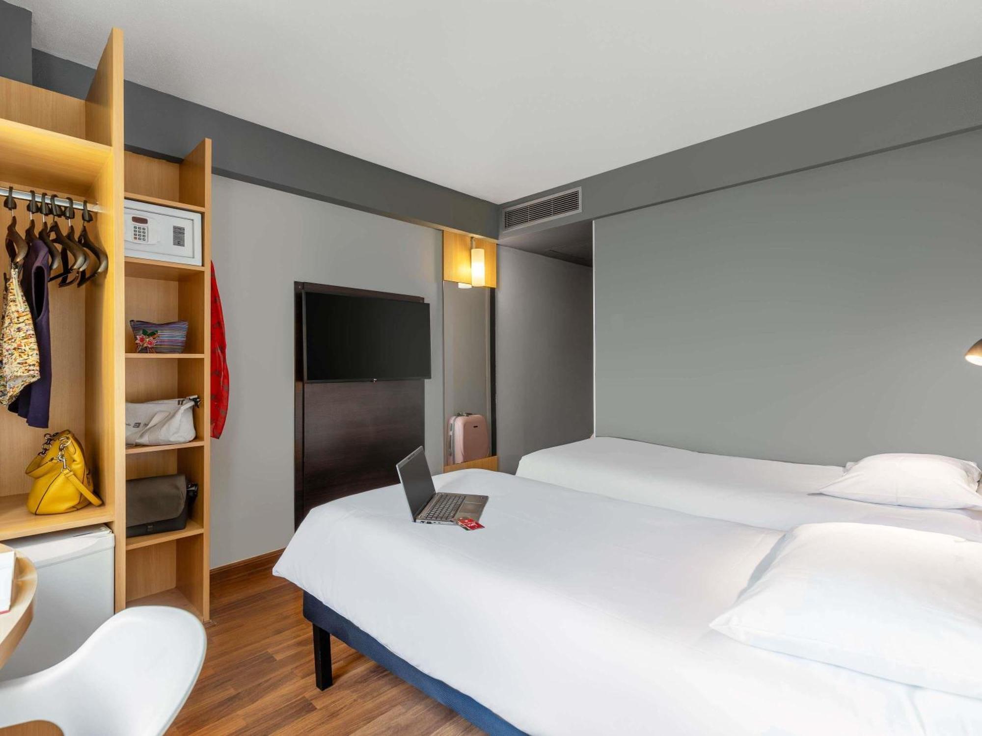 Standard Two Single Bed