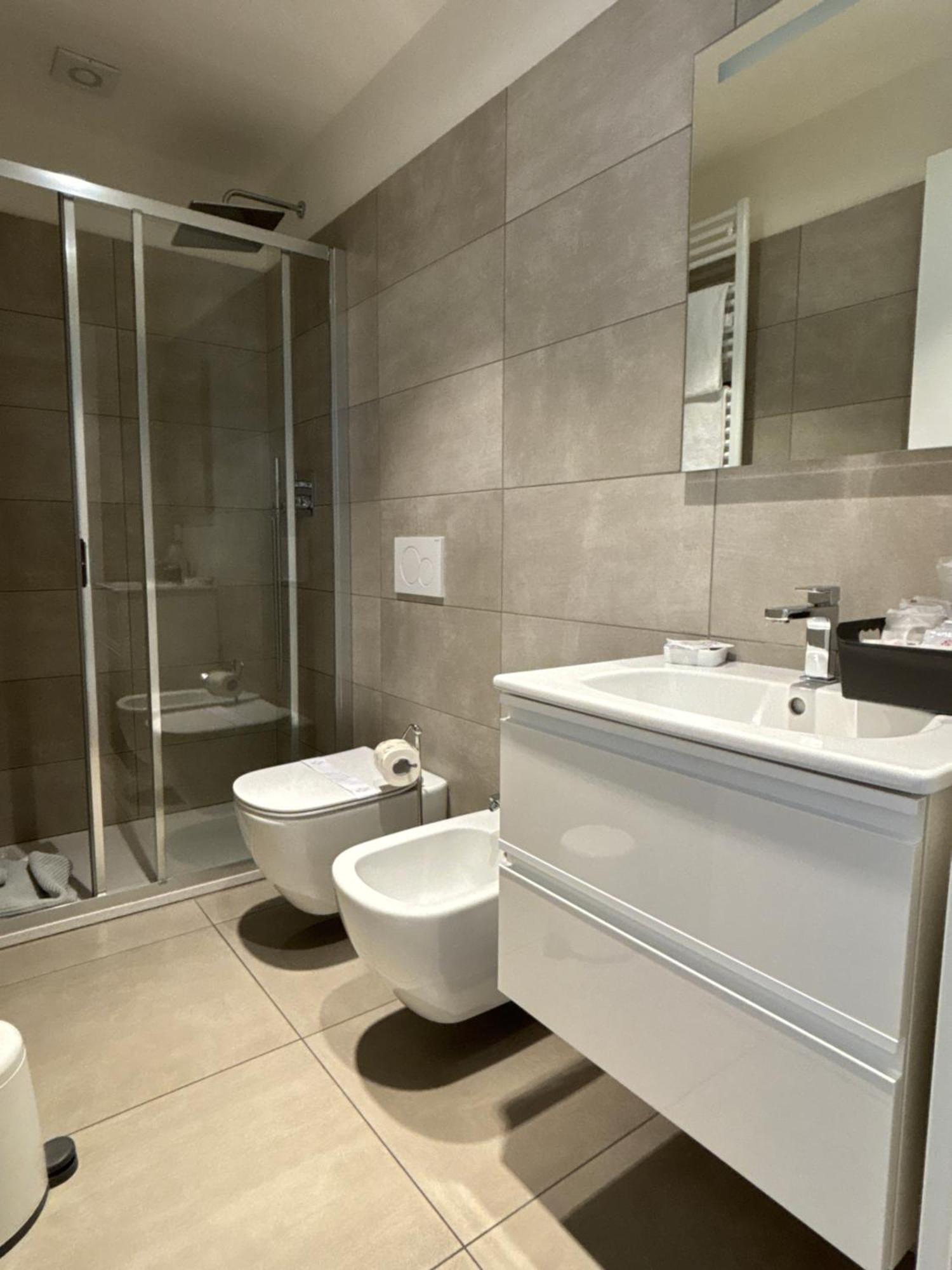 Deluxe One-Bedroom Apartment City View