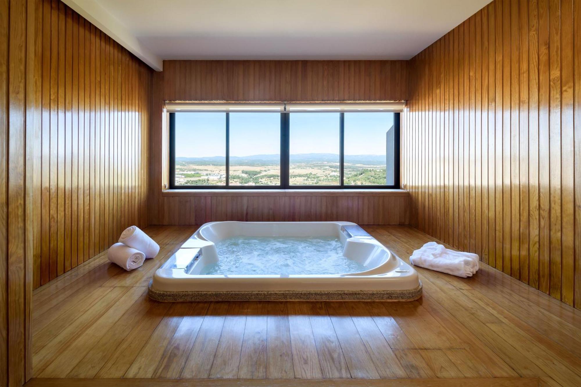Master Suite Jacuzzi,1771696438:JPEG