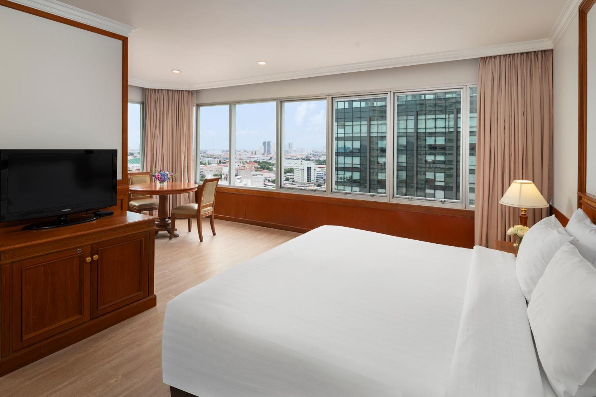 Executive Suite,1771696672:JPEG