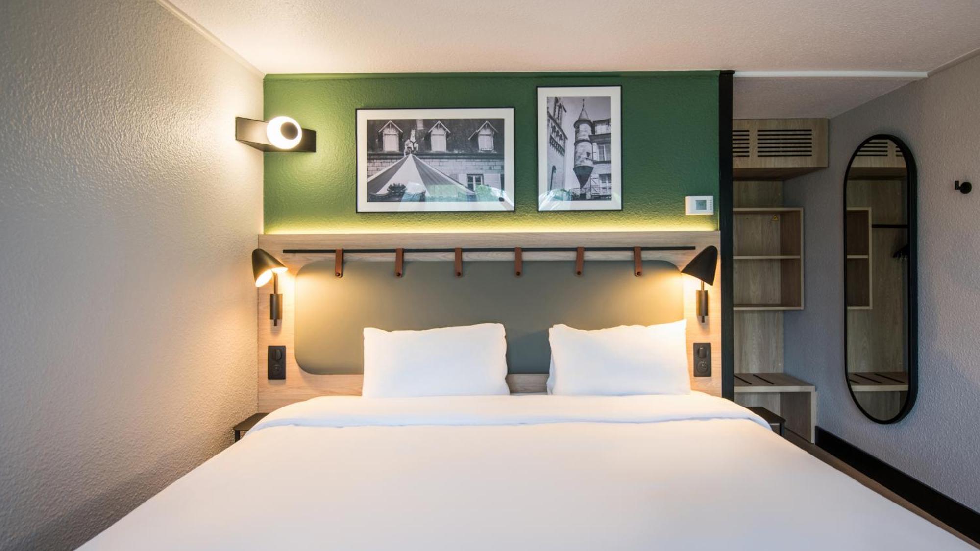 Standard Queen Room